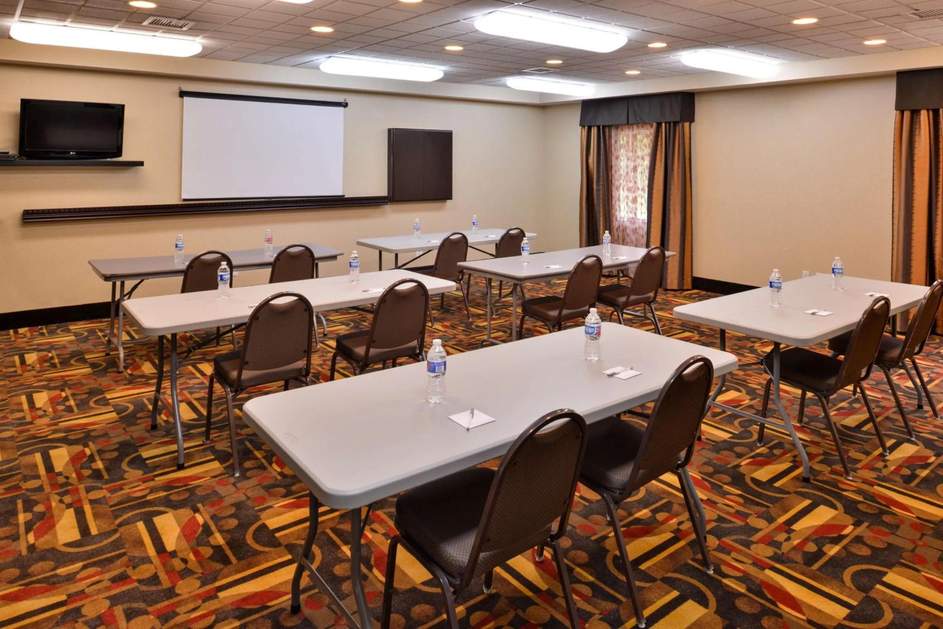 Meeting/conference room in Wingate by Wyndham Steubenville