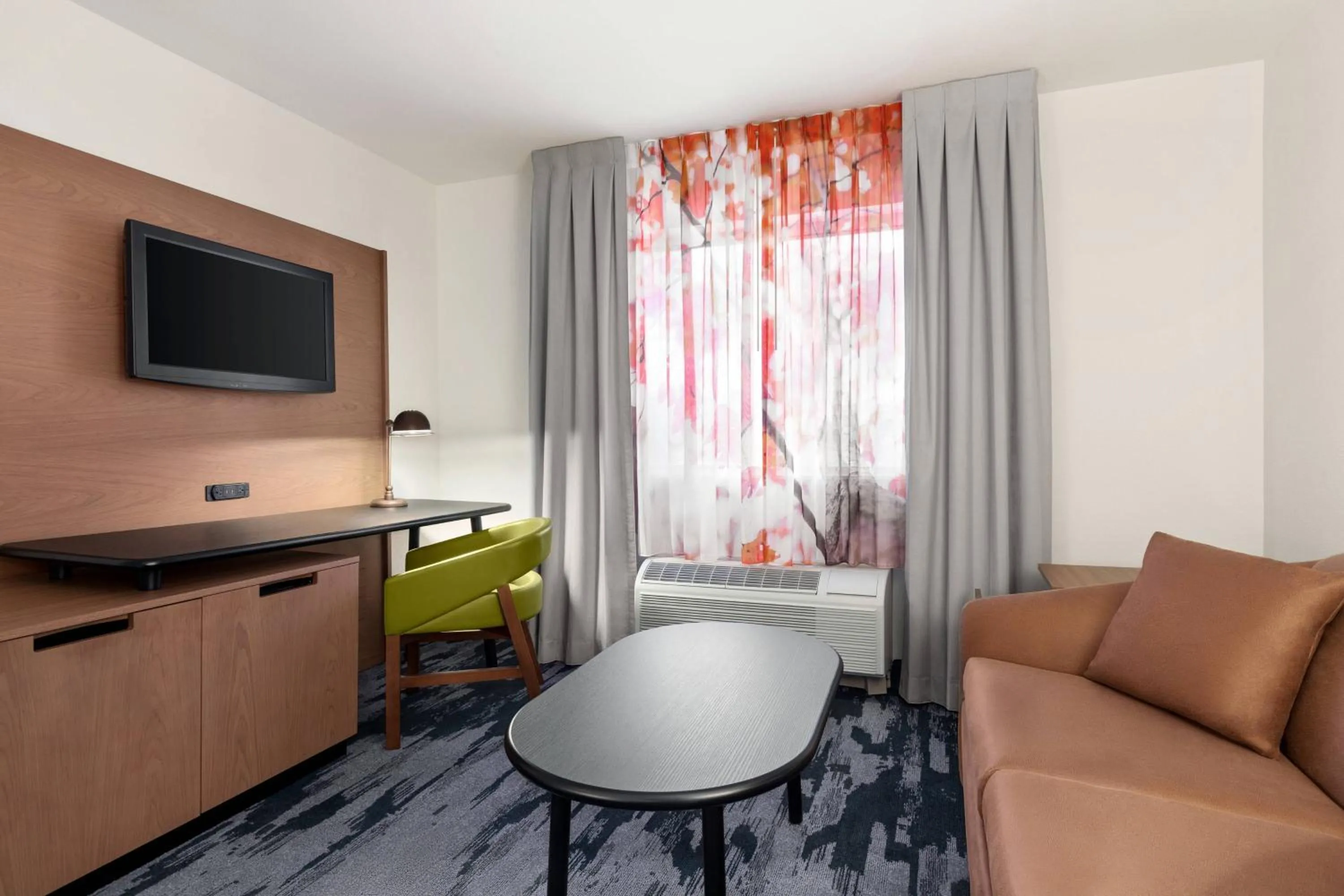 Living room in Fairfield Inn by Marriott Visalia Sequoia