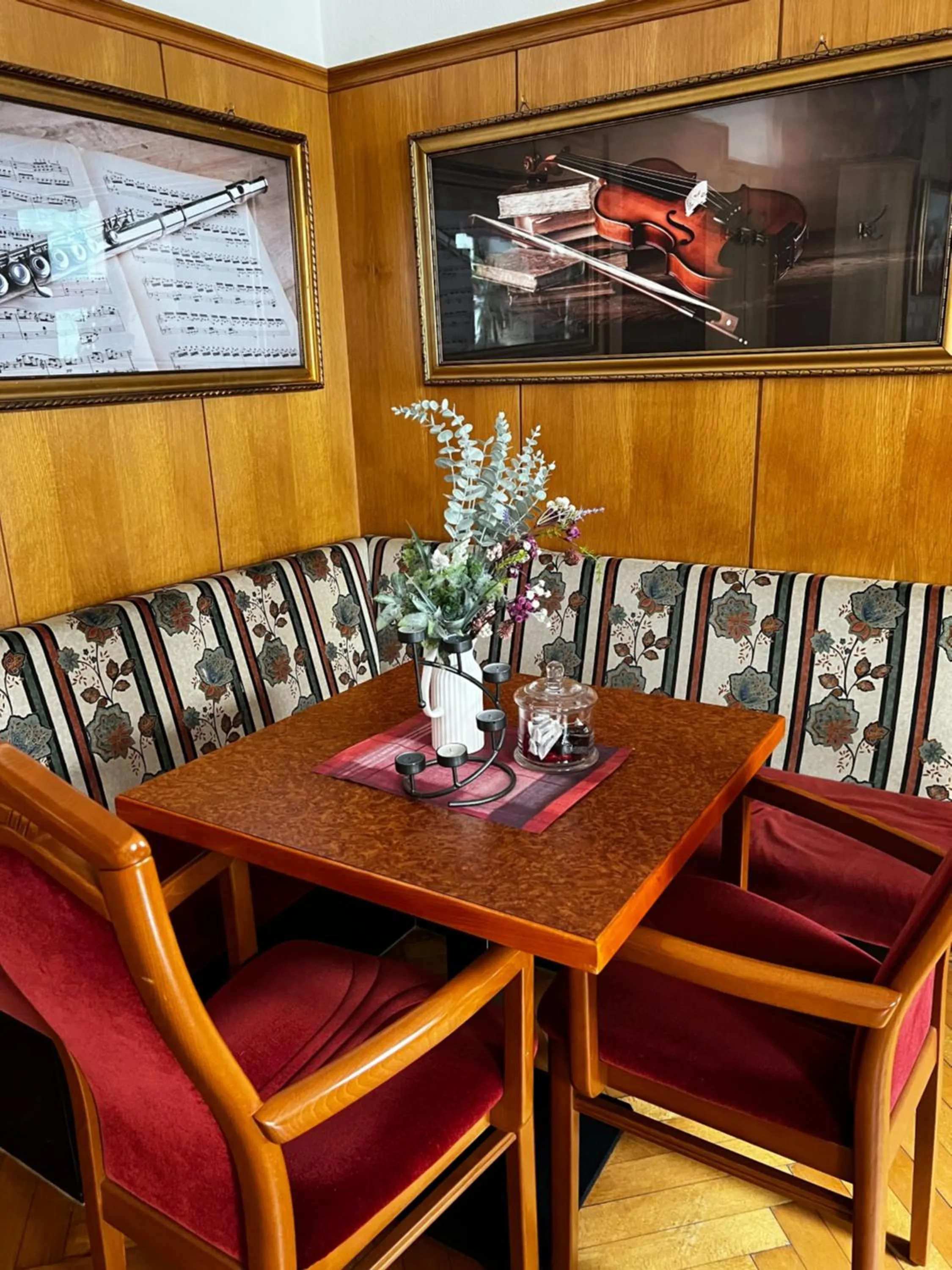 Restaurant/places to eat in Hotel Zur Sonne