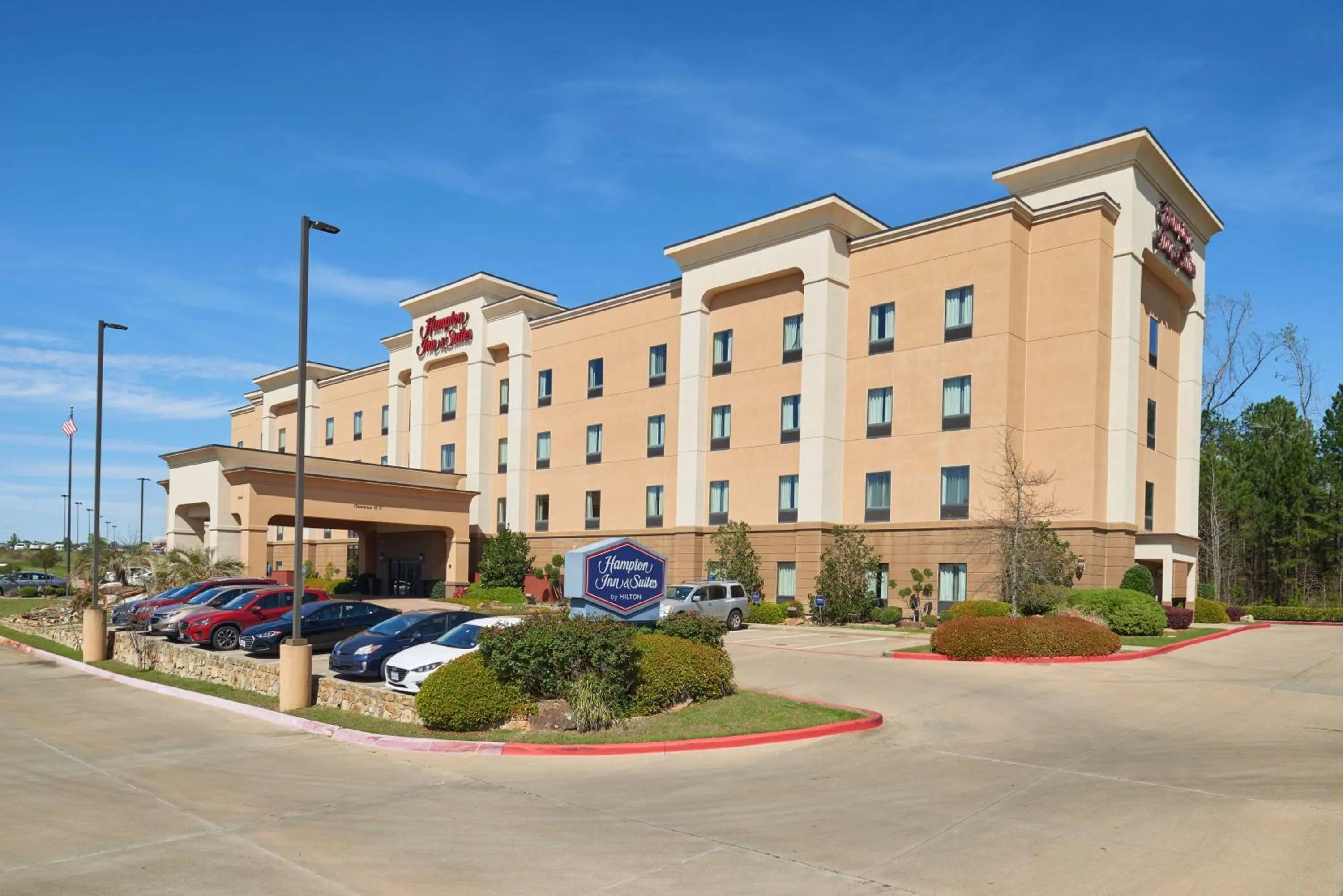 Property building in Hampton Inn & Suites Longview North