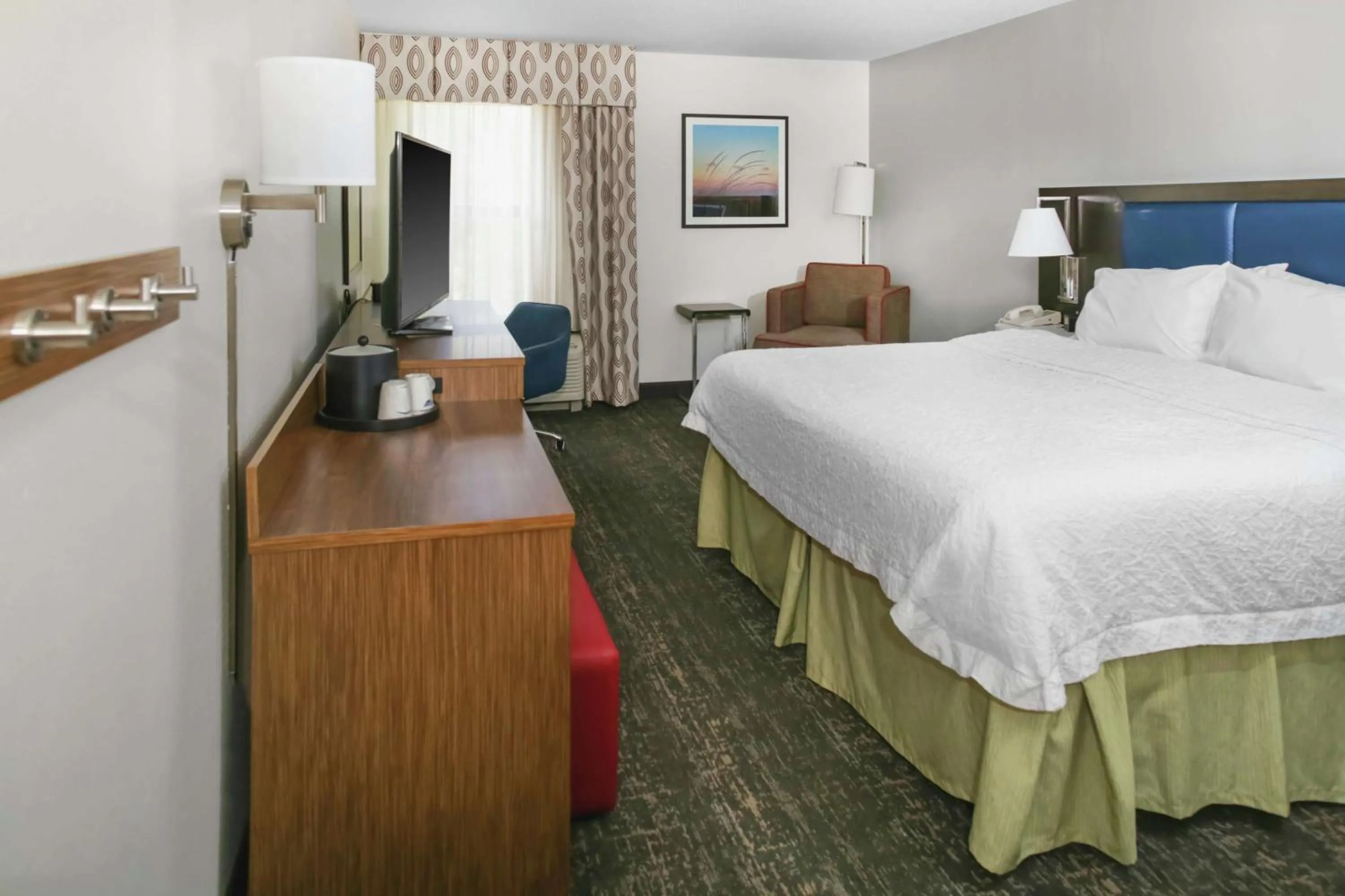 Bedroom, Bed in Hampton Inn Portage