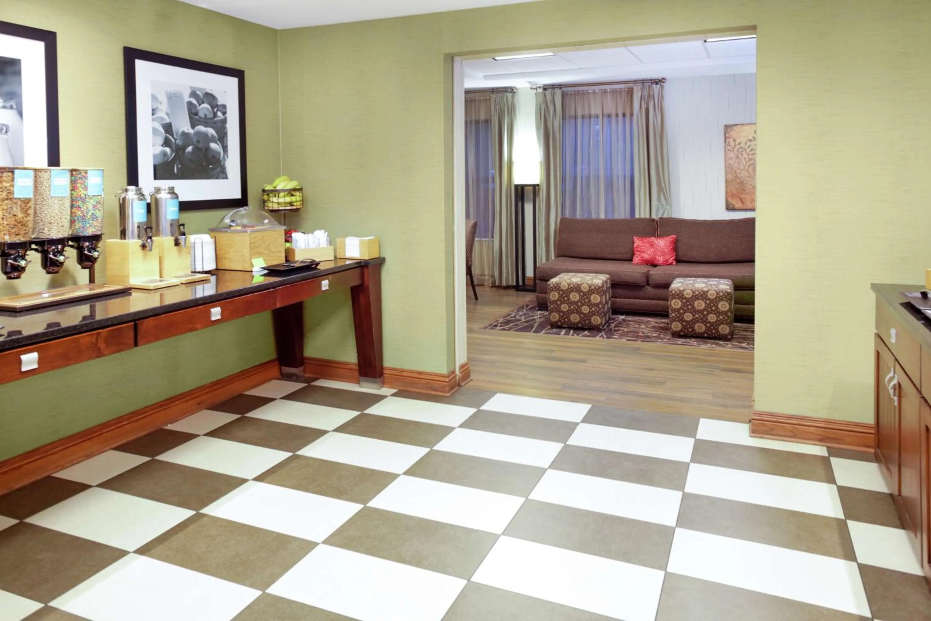 Breakfast in Hampton Inn Portage