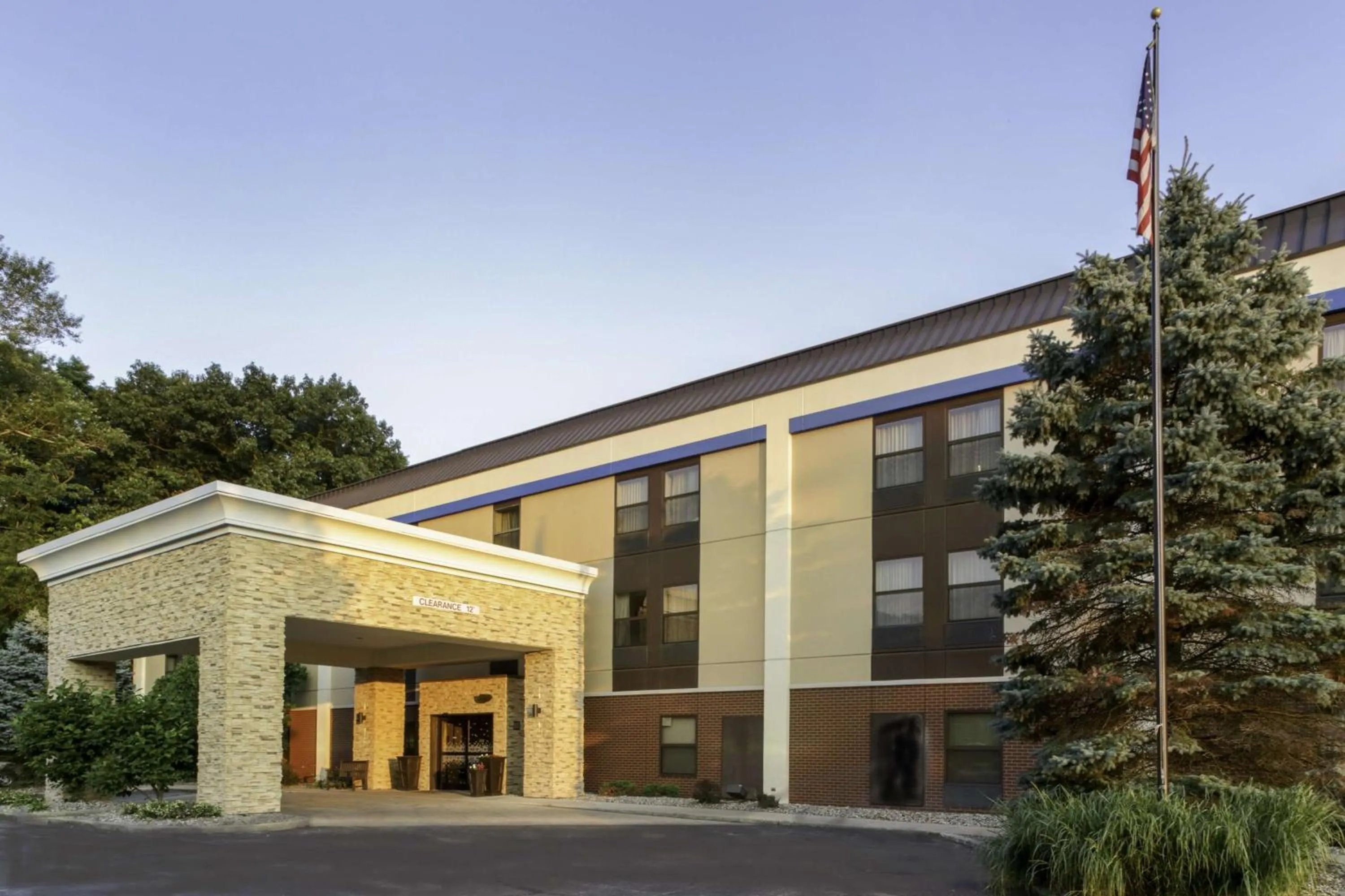 Property building in Hampton Inn Portage