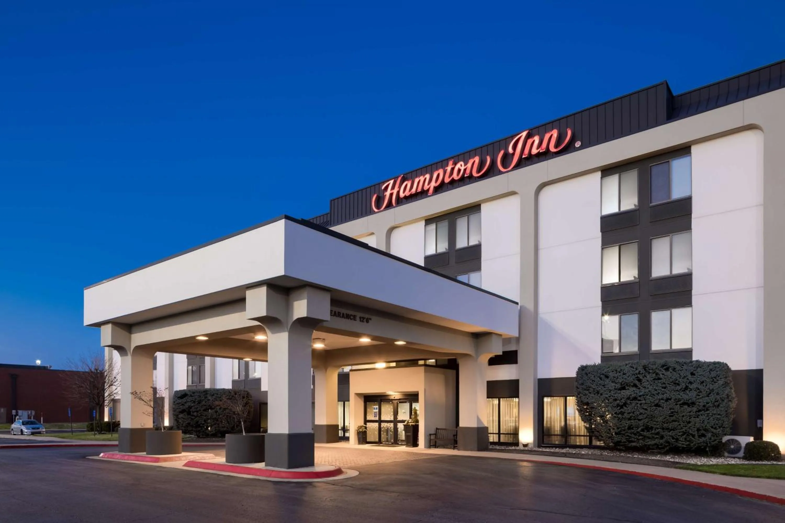 Property building in Hampton Inn Bentonville-Rogers