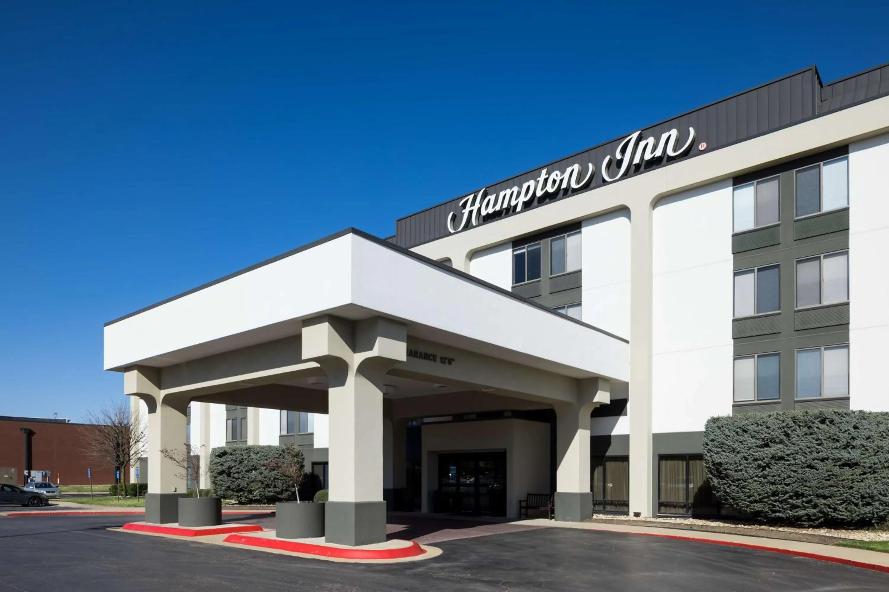 Property building in Hampton Inn Bentonville-Rogers