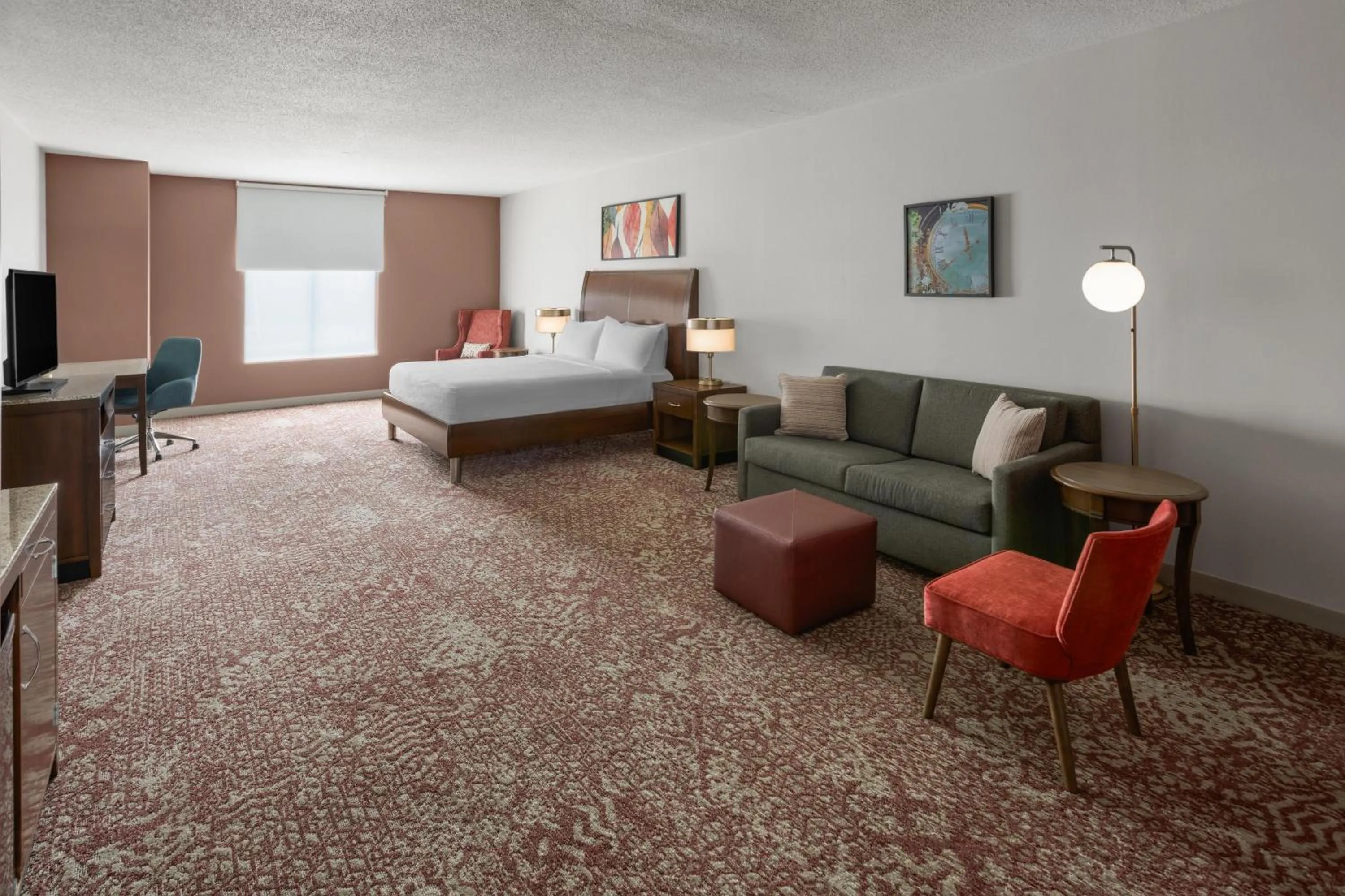 Living room, Bed in Hilton Garden Inn State College