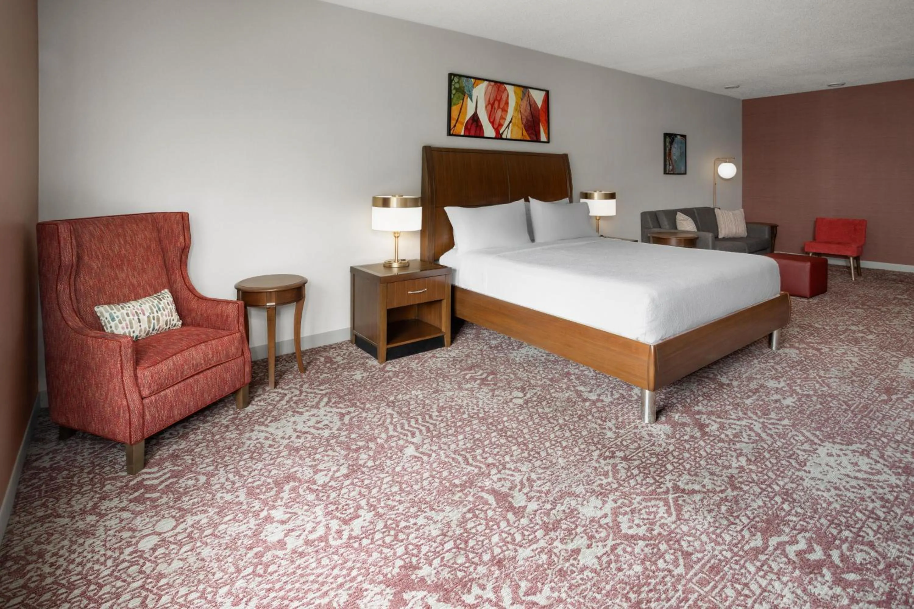 Living room, Bed in Hilton Garden Inn State College