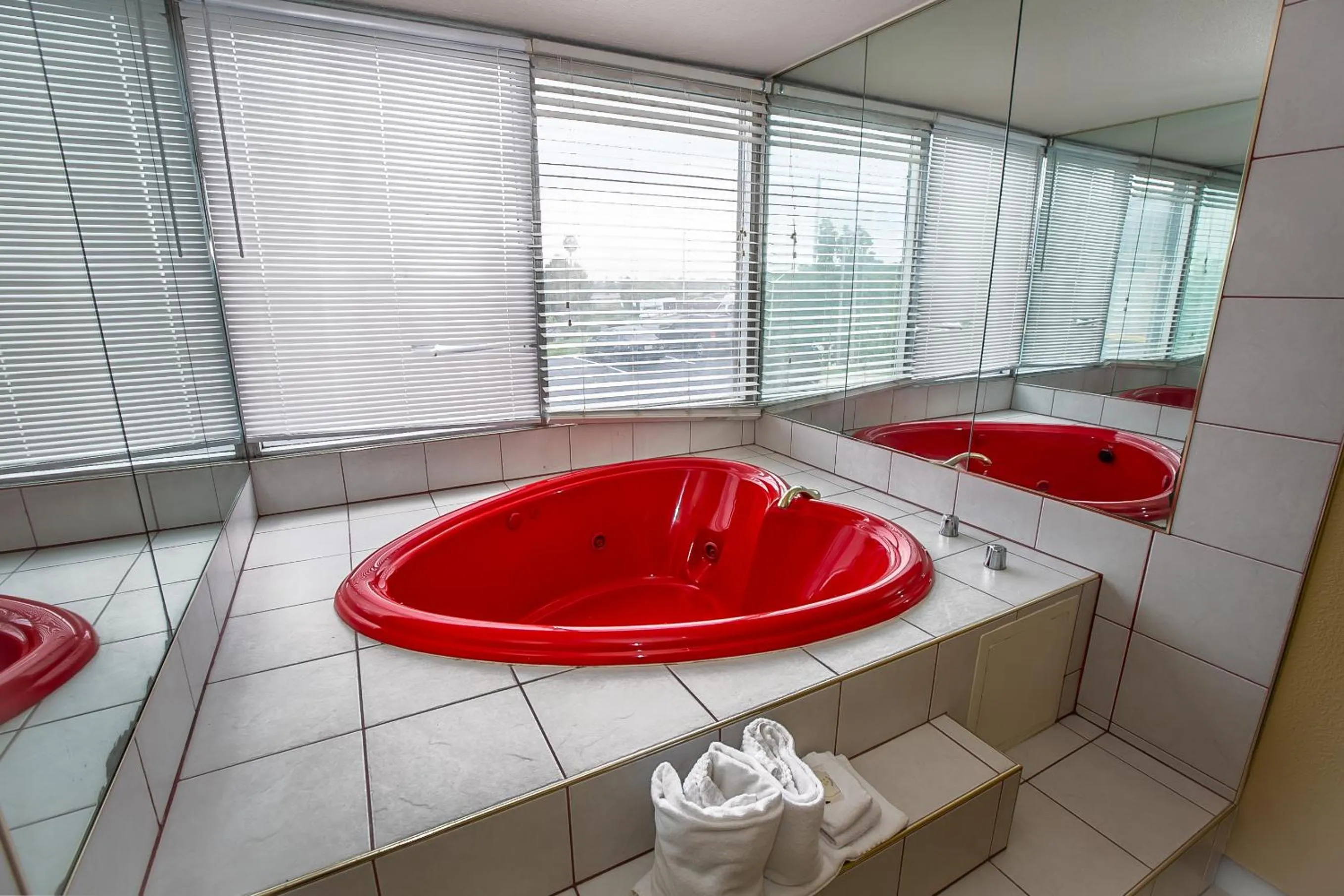 Bathroom in Quality Inn Dayton Airport