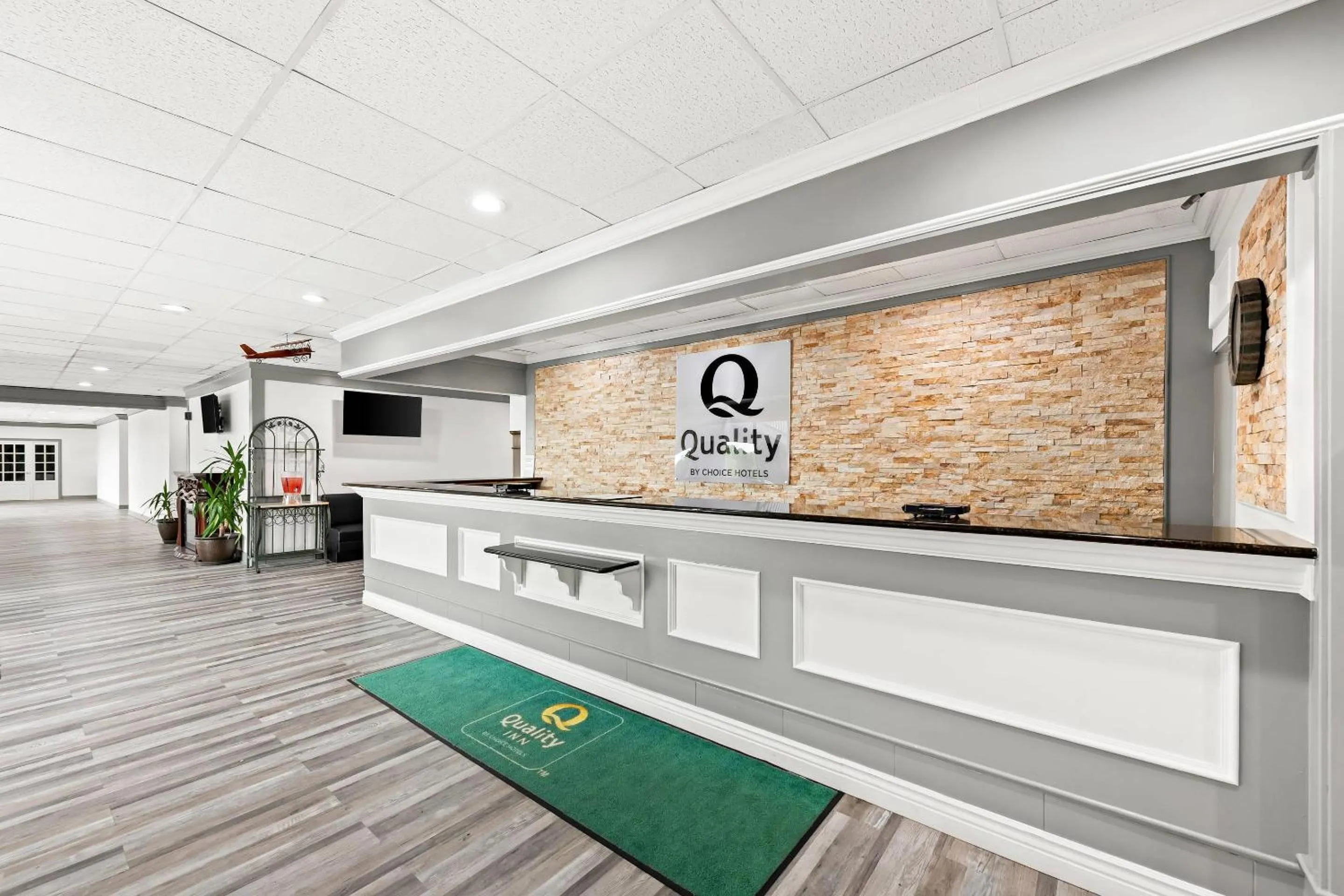 Lobby or reception in Quality Inn Dayton Airport