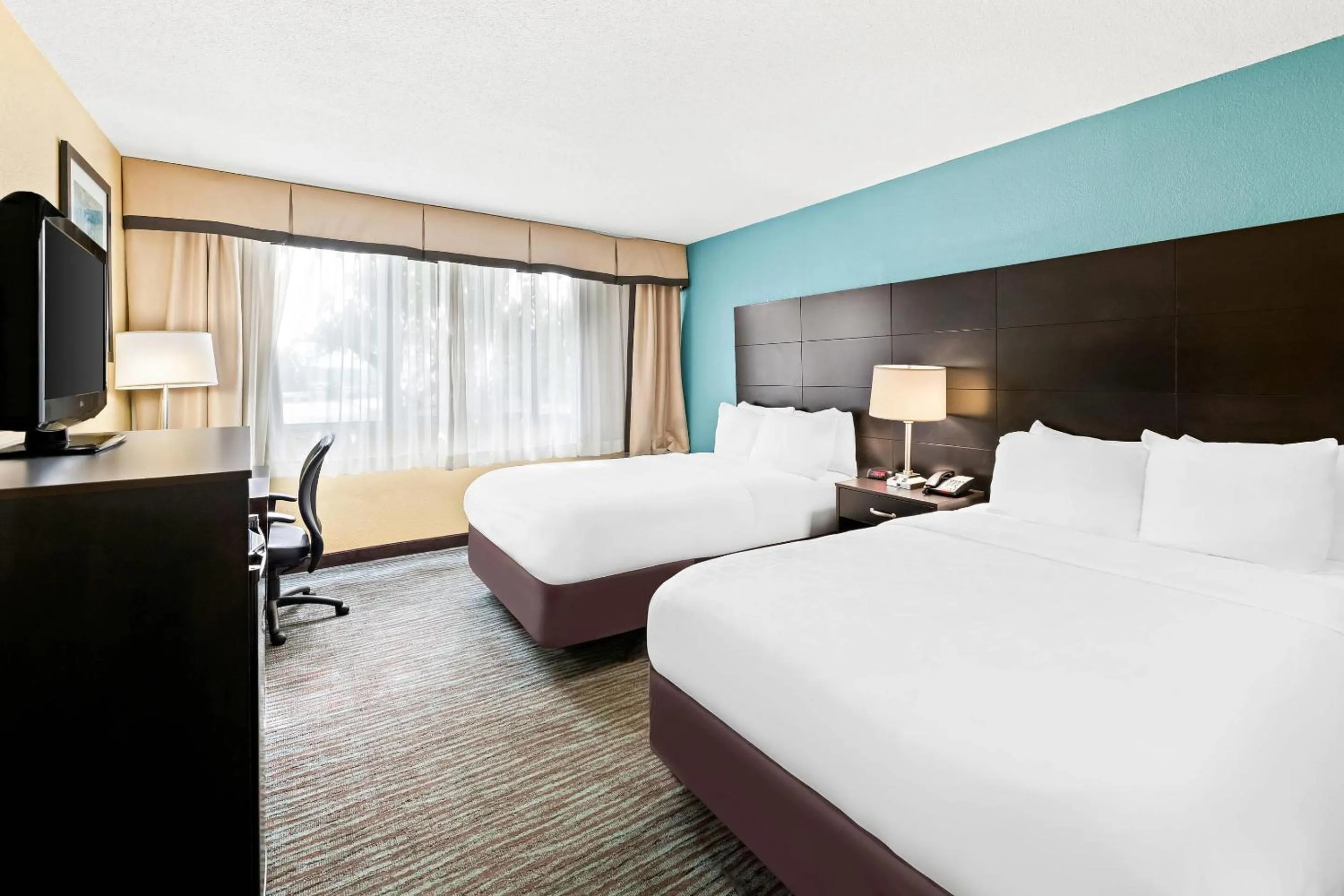 Bedroom, Bed in Quality Inn Dayton Airport