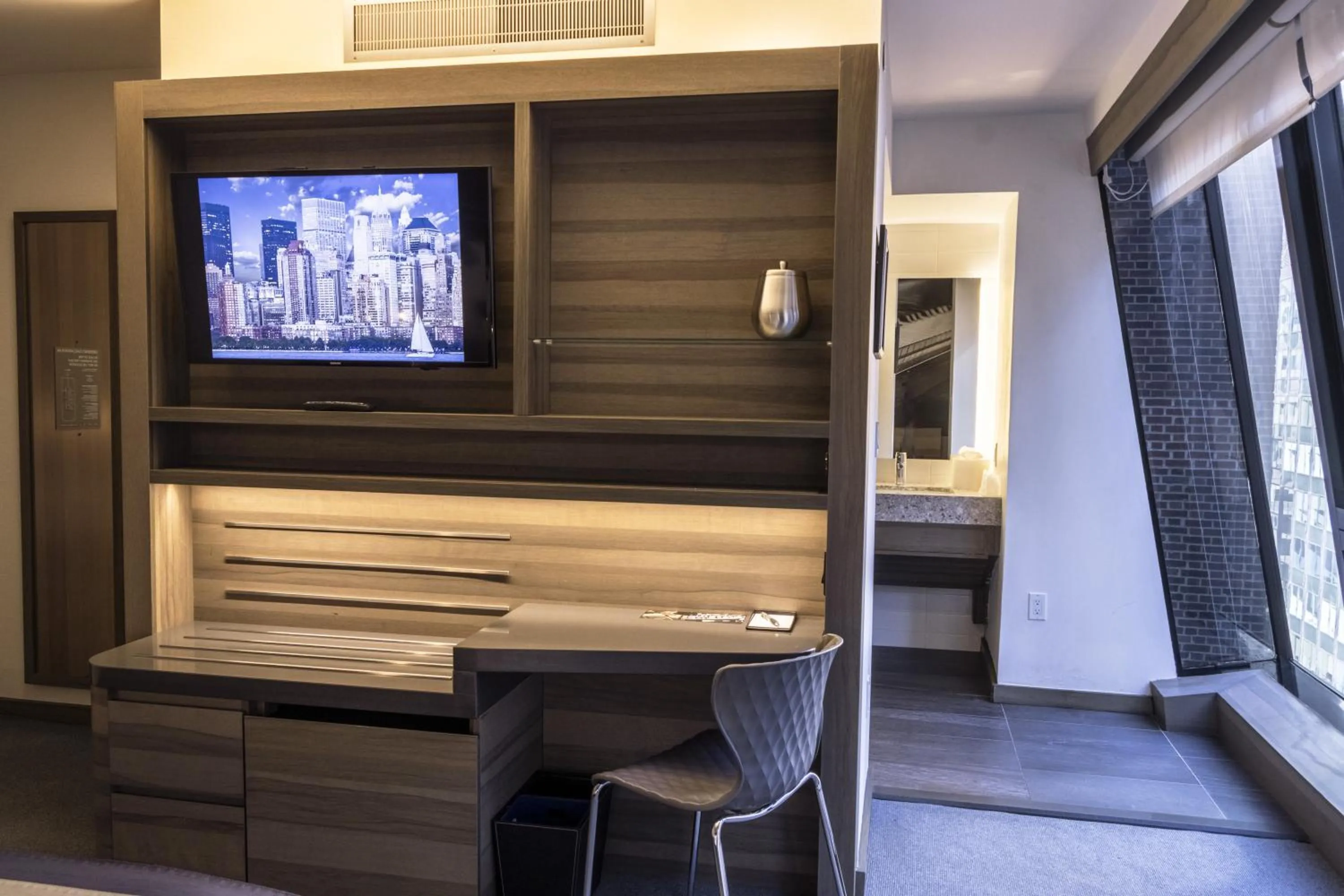 TV and multimedia in Carnegie Hotel