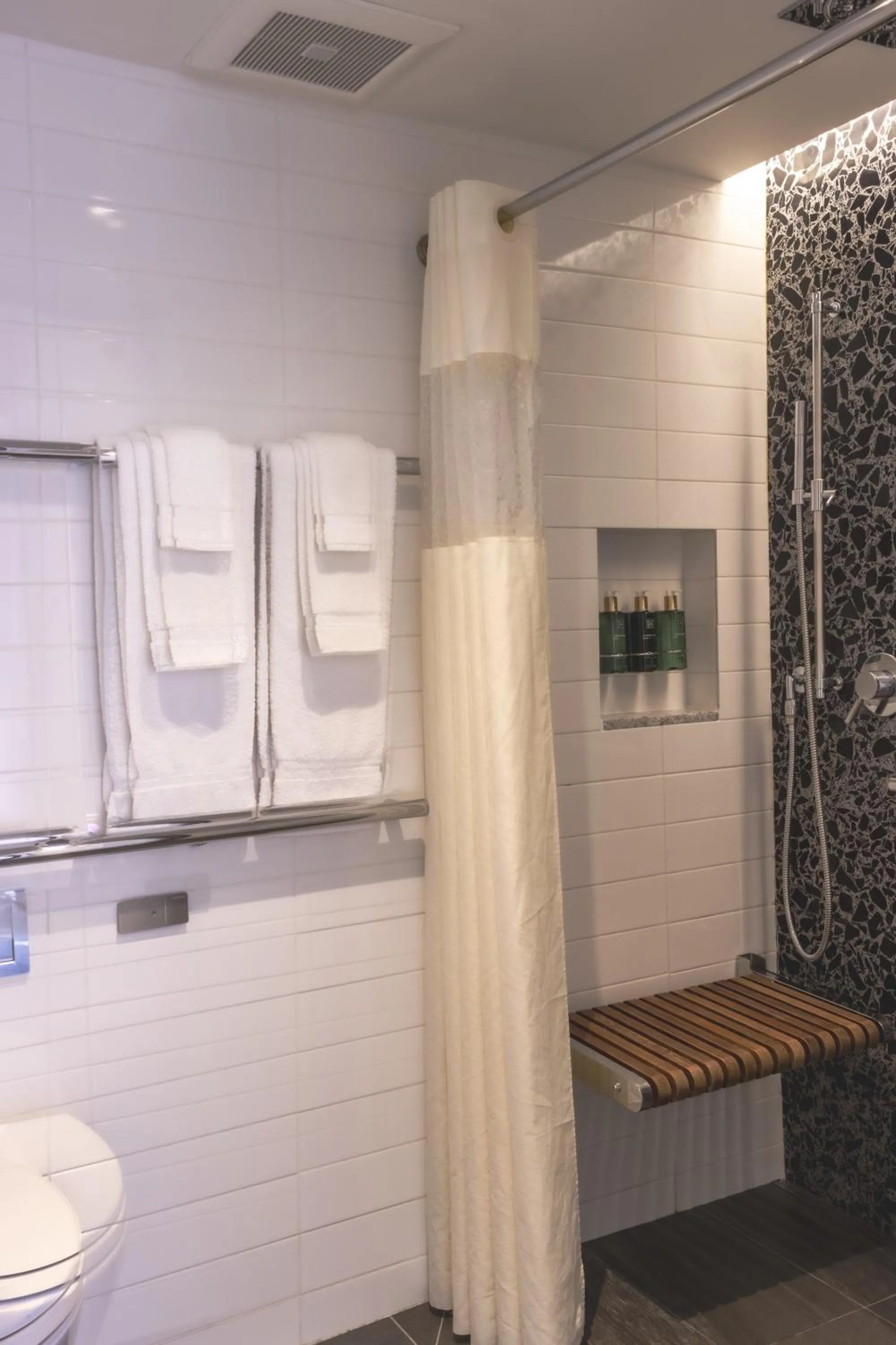 Shower in Carnegie Hotel