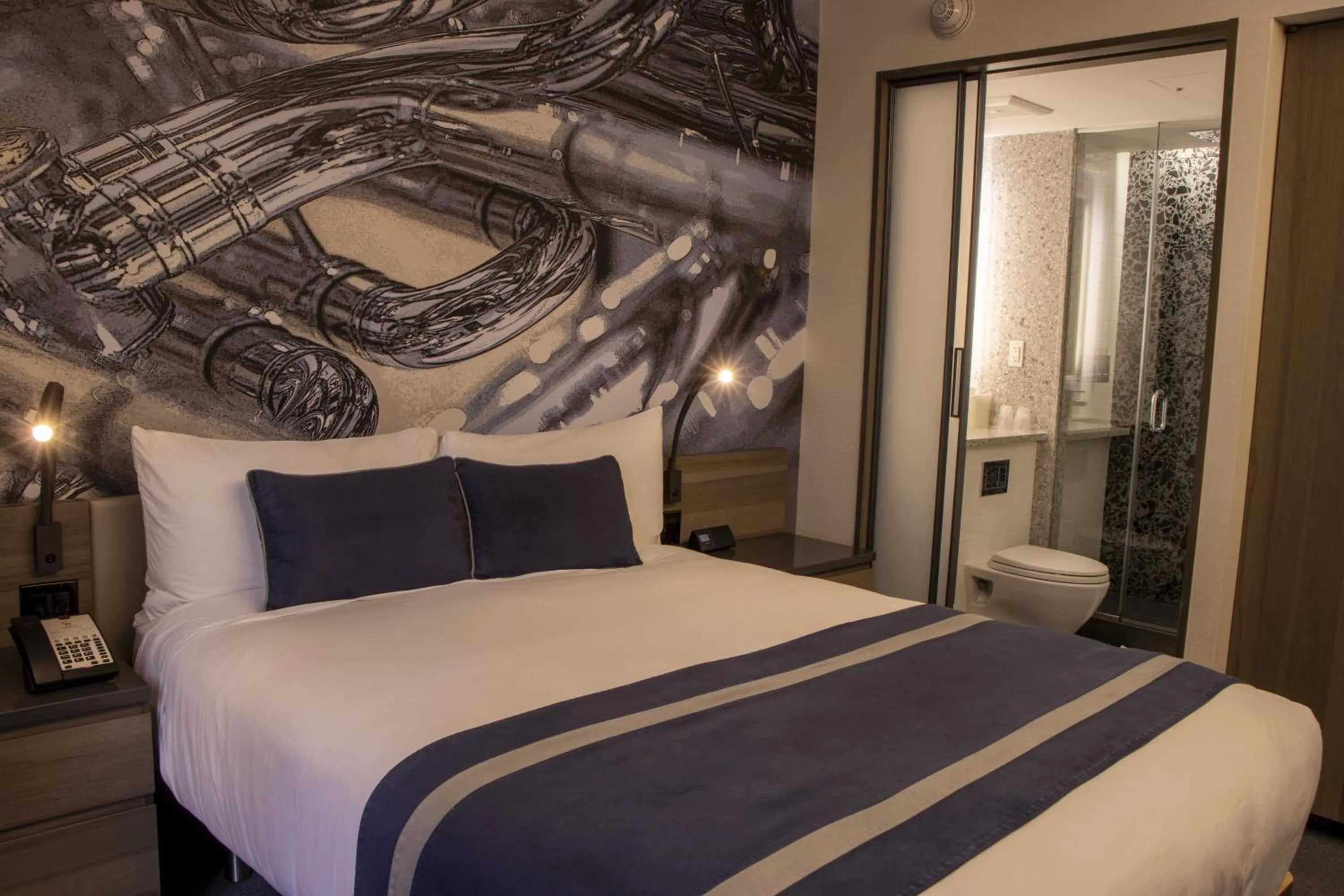 Bedroom, Bed in Carnegie Hotel