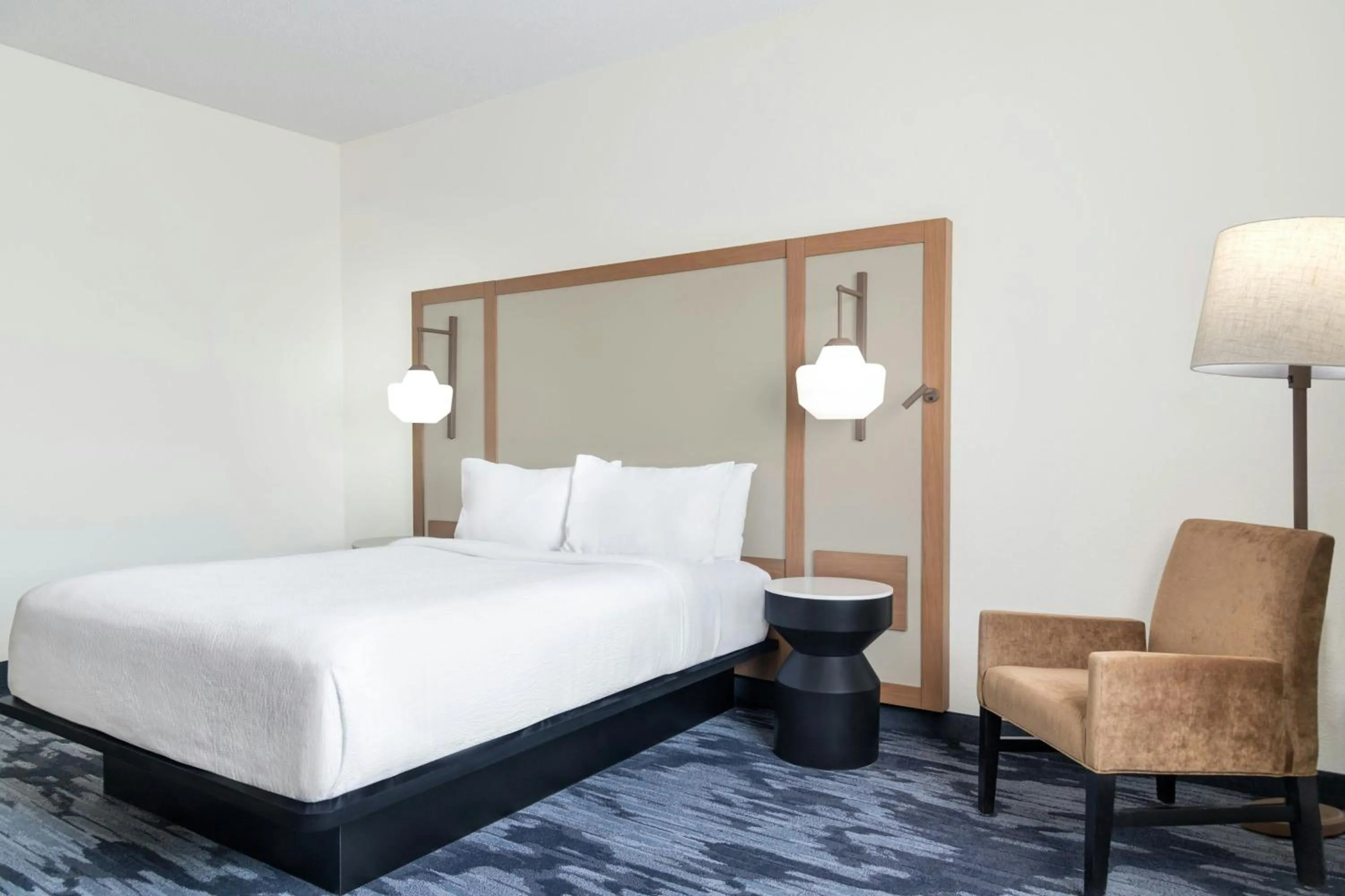 Photo of the whole room, Bed in Fairfield Inn & Suites Saginaw