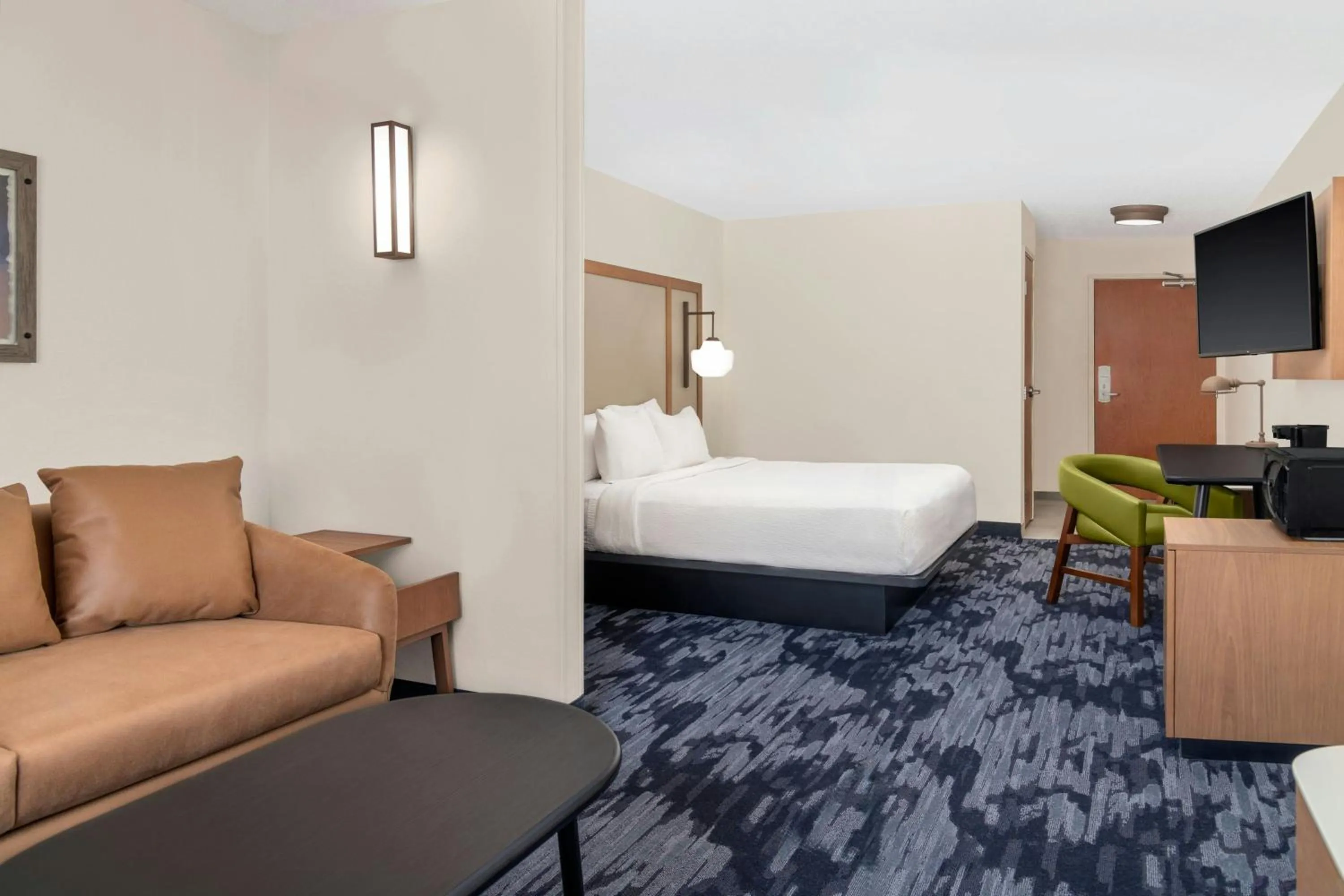 Photo of the whole room, Bed in Fairfield Inn & Suites Saginaw