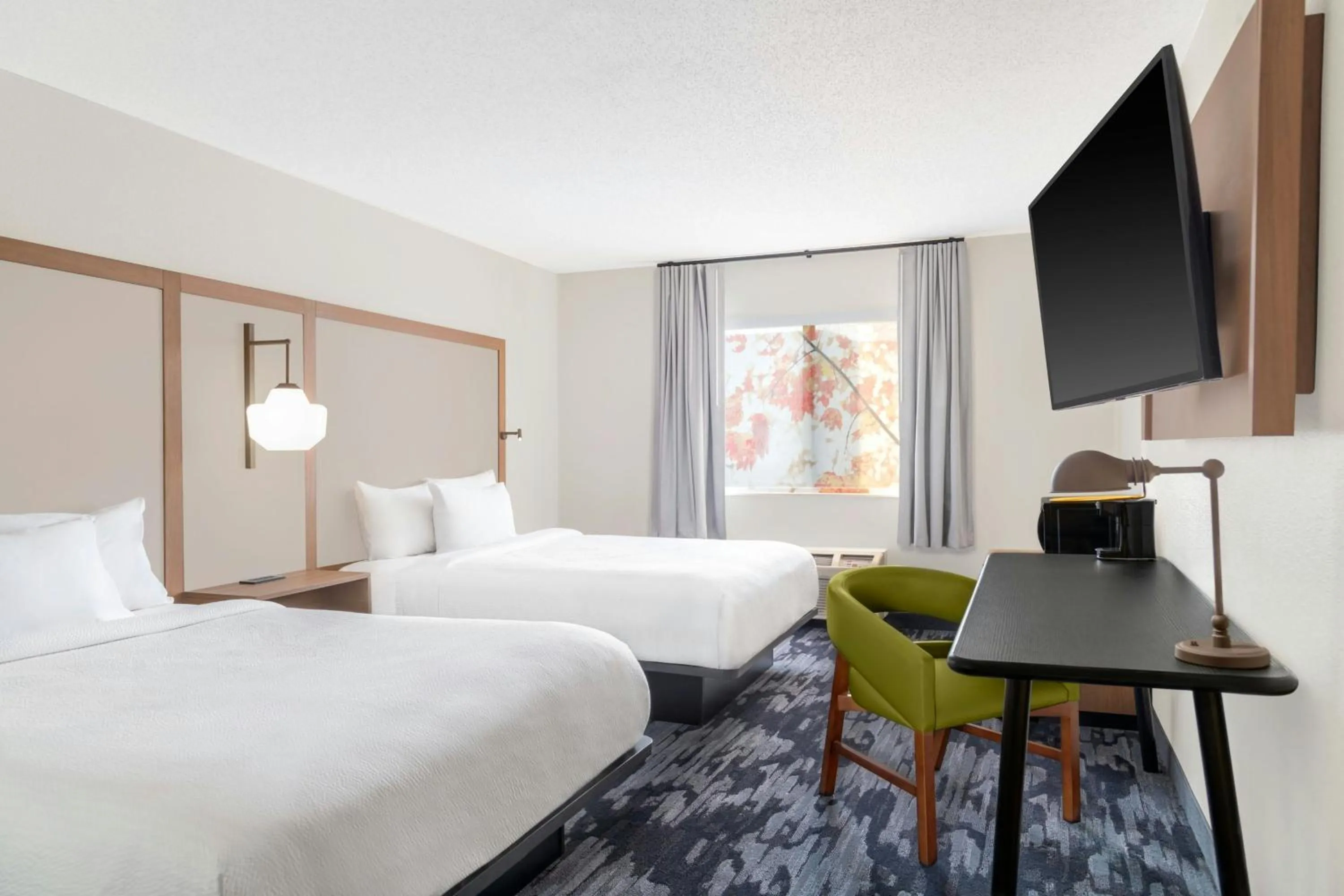 Photo of the whole room, Bed in Fairfield Inn & Suites Saginaw