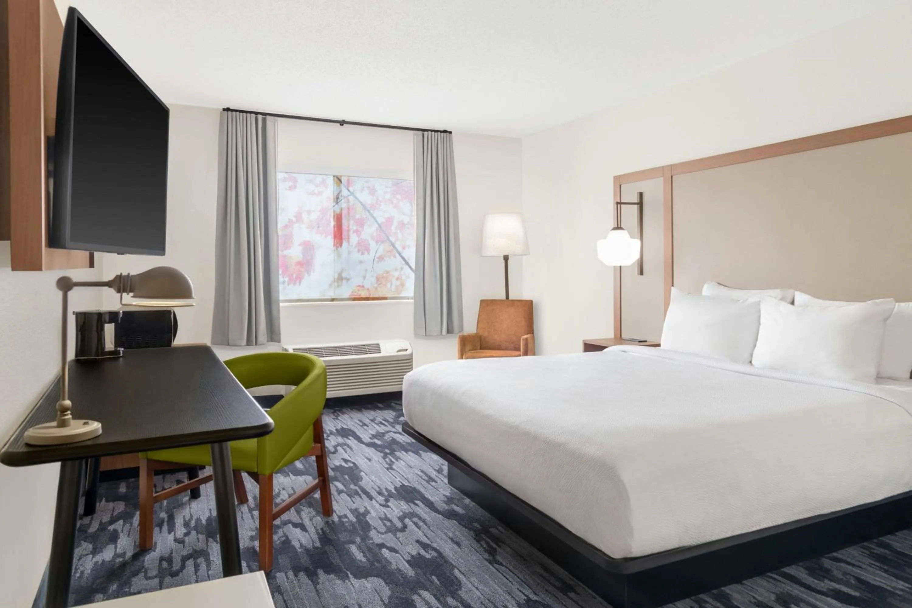 Photo of the whole room, Bed in Fairfield Inn & Suites Saginaw