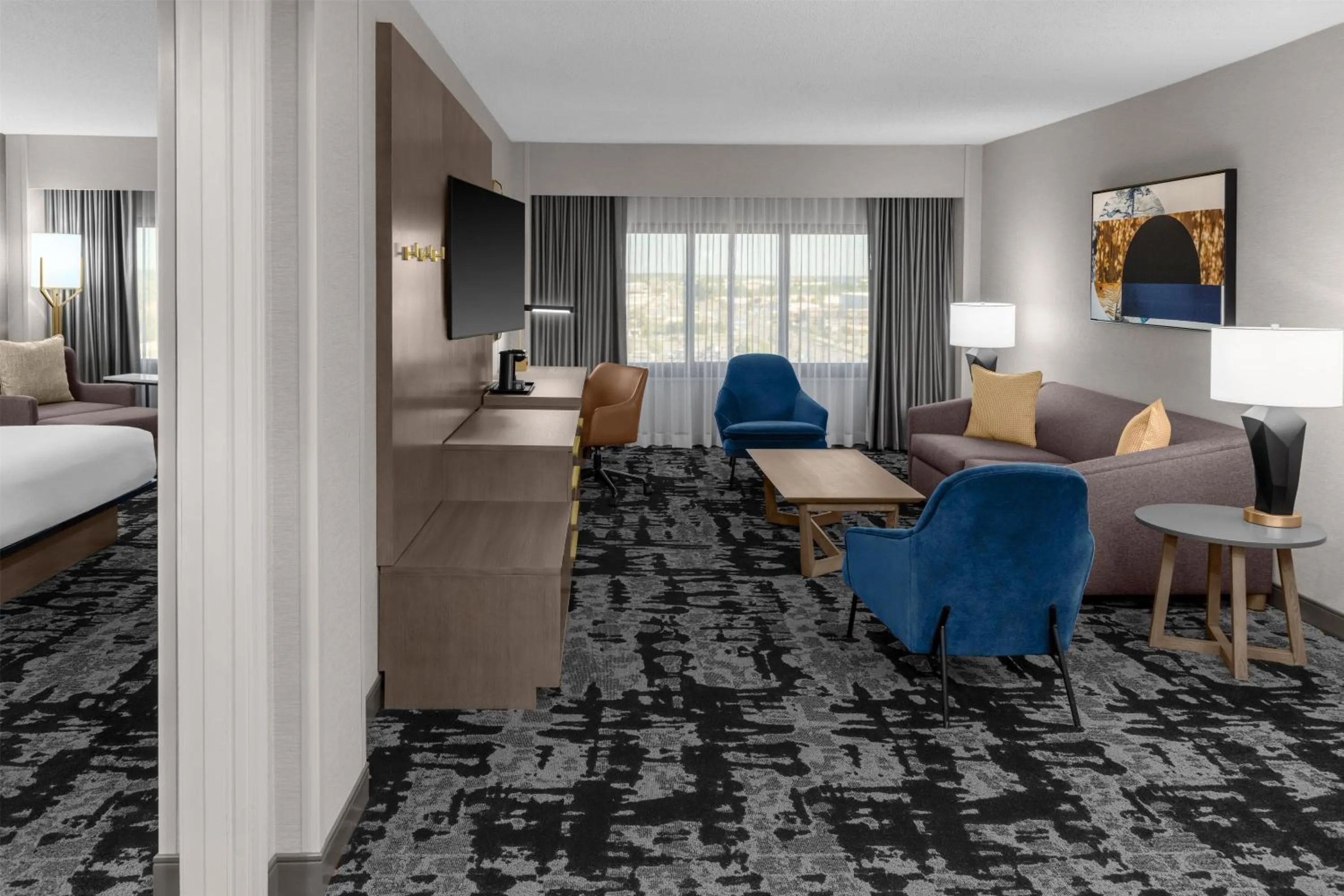 Living room, Bed in DoubleTree by Hilton Springfield