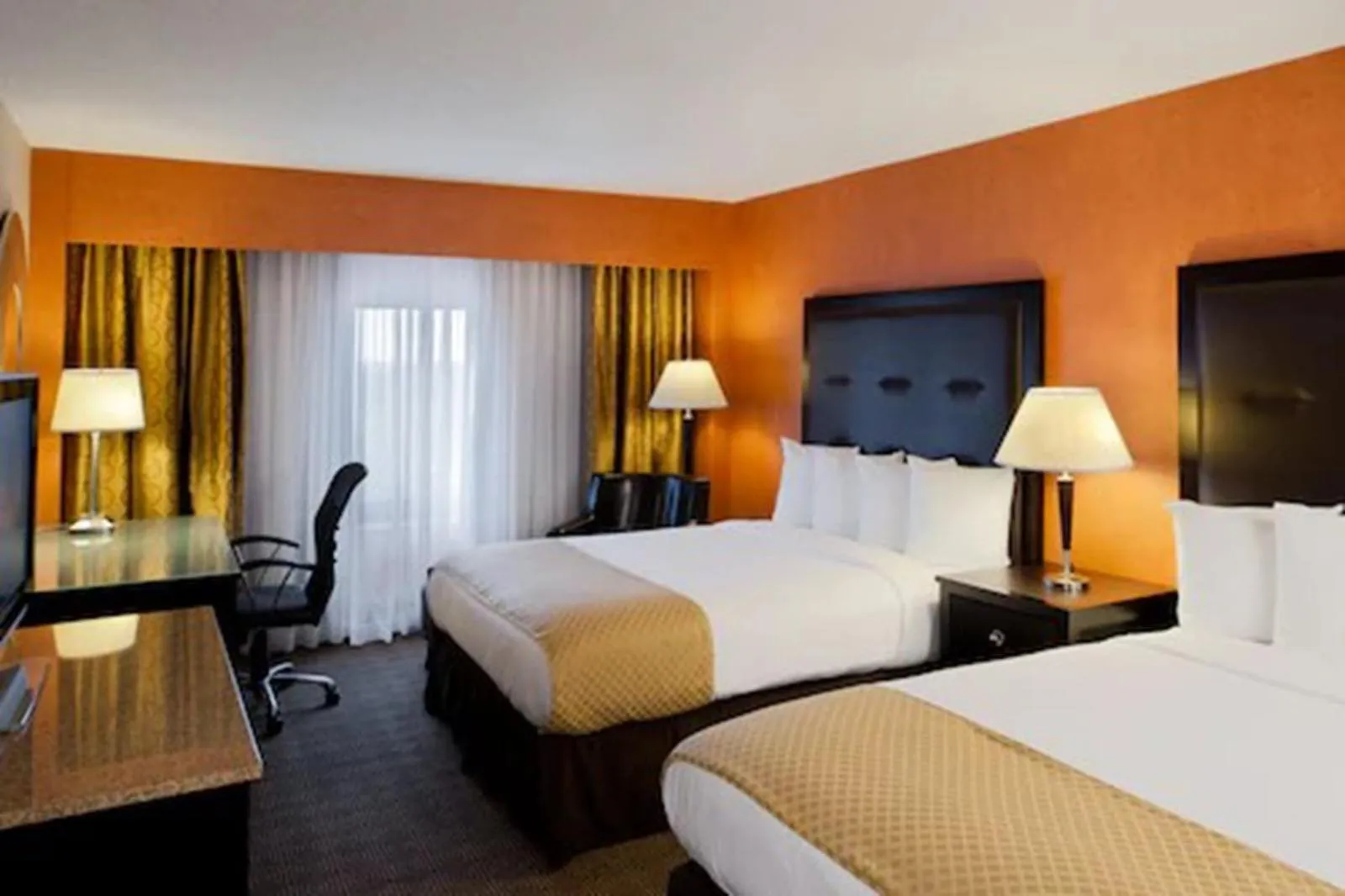 Bed in DoubleTree by Hilton Springfield