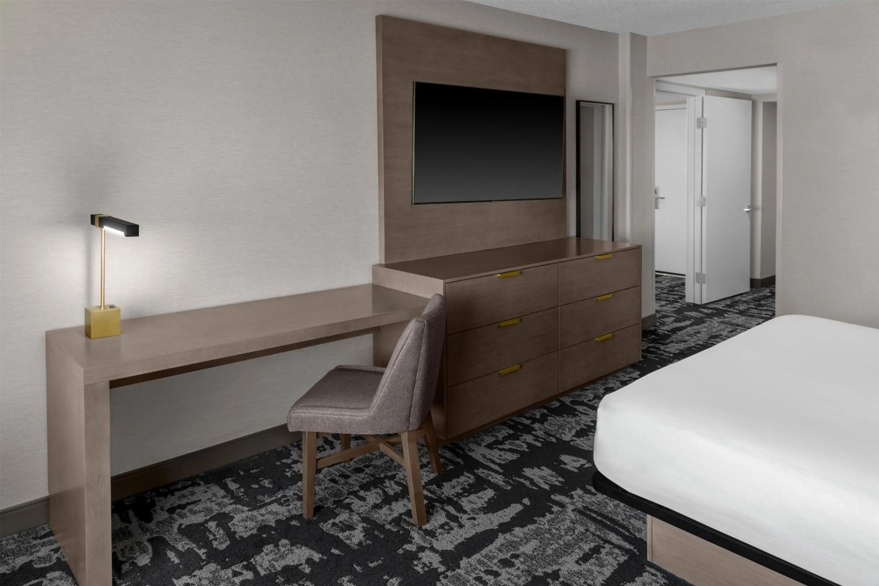 Bedroom, Bed in DoubleTree by Hilton Springfield