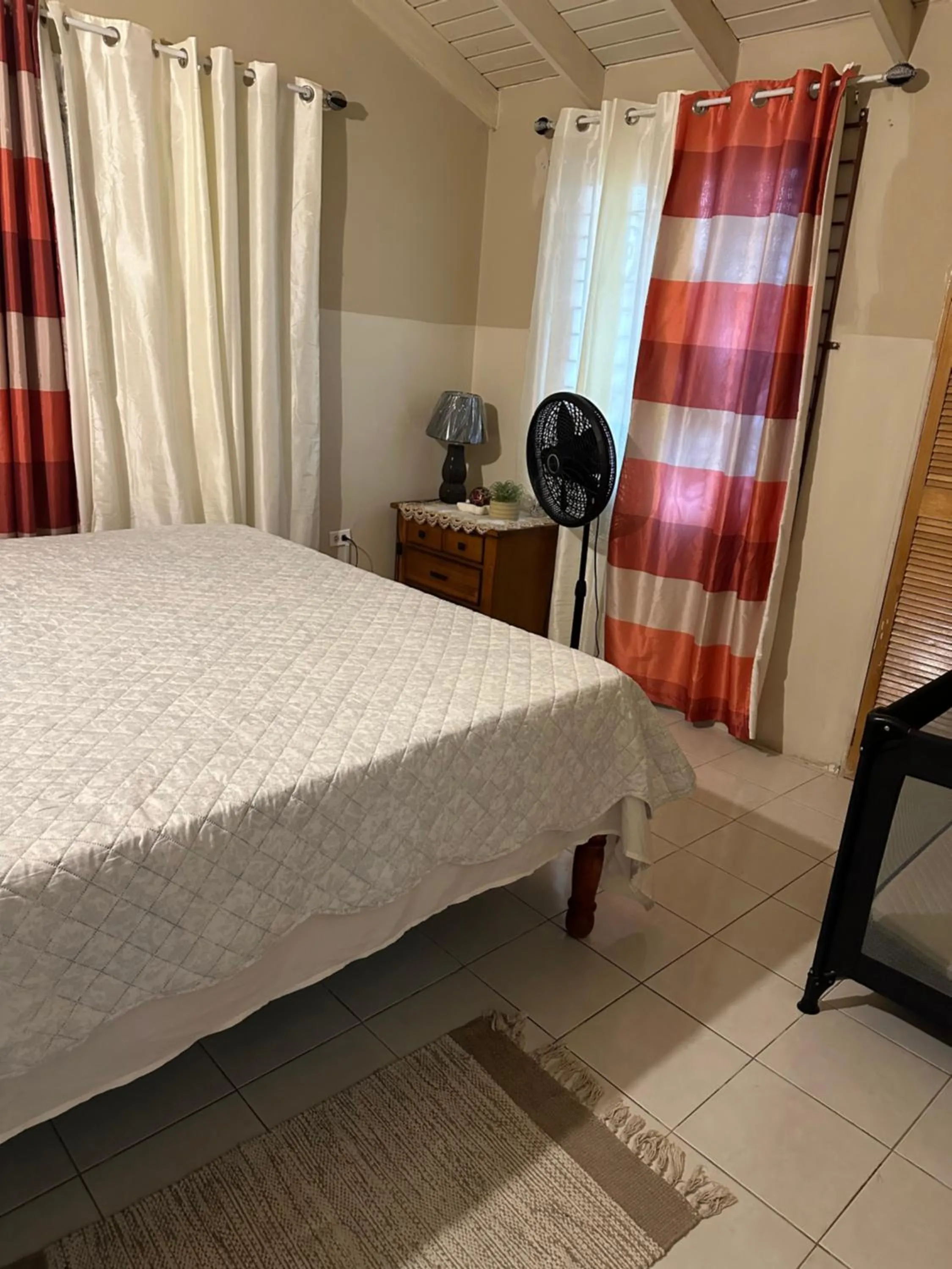 Bed in Rhyne Park Inn