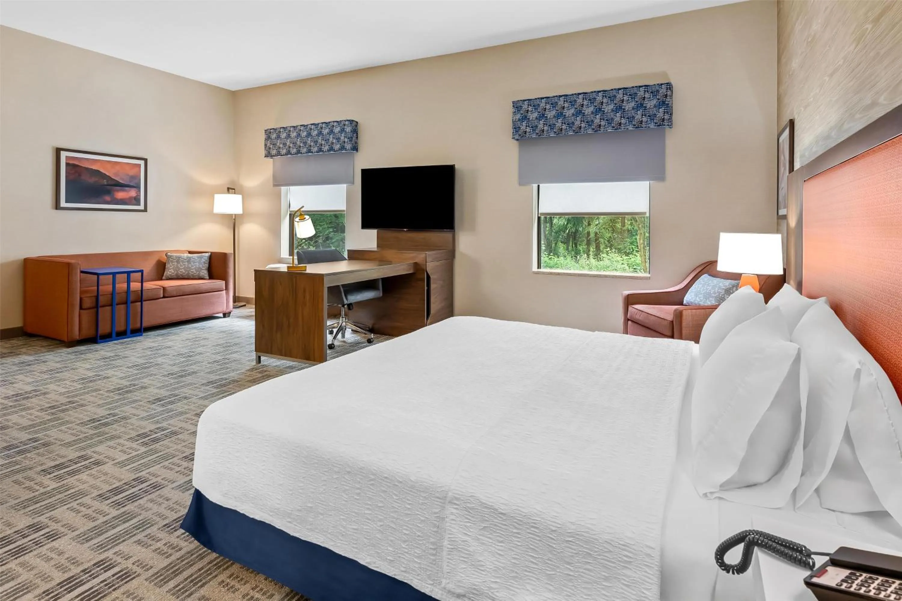 Bedroom, Bed in Hampton Inn & Suites Grove City
