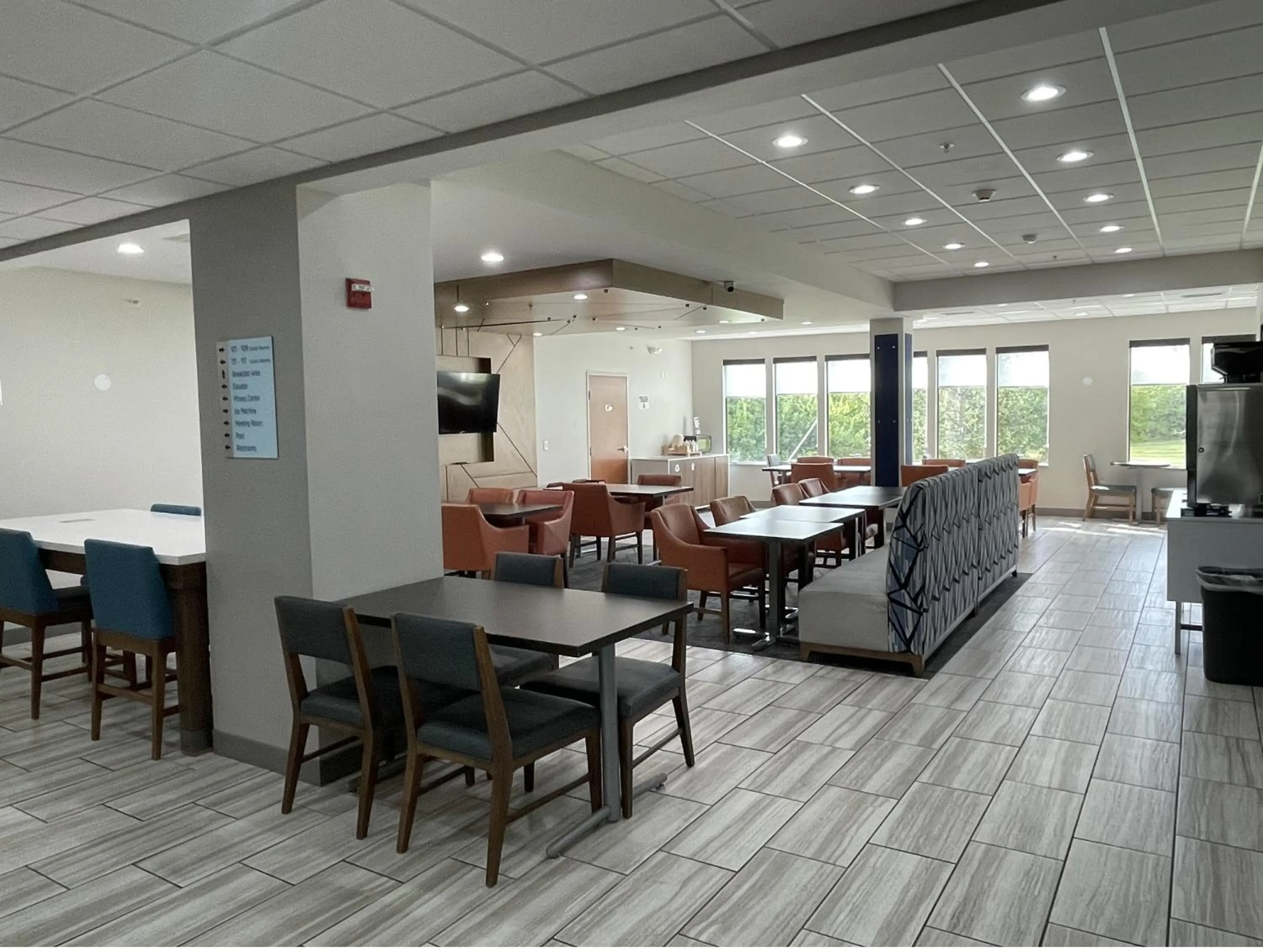 Breakfast in Holiday Inn Express Hotel & Suites Tipp City by IHG