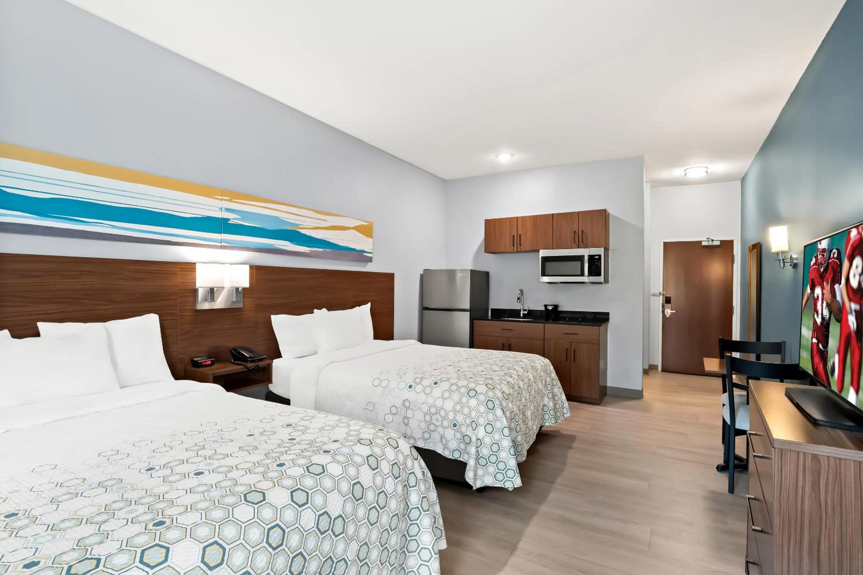 Photo of the whole room, Bed in HomeTowne Studios by Red Roof East Lansing - Okemos