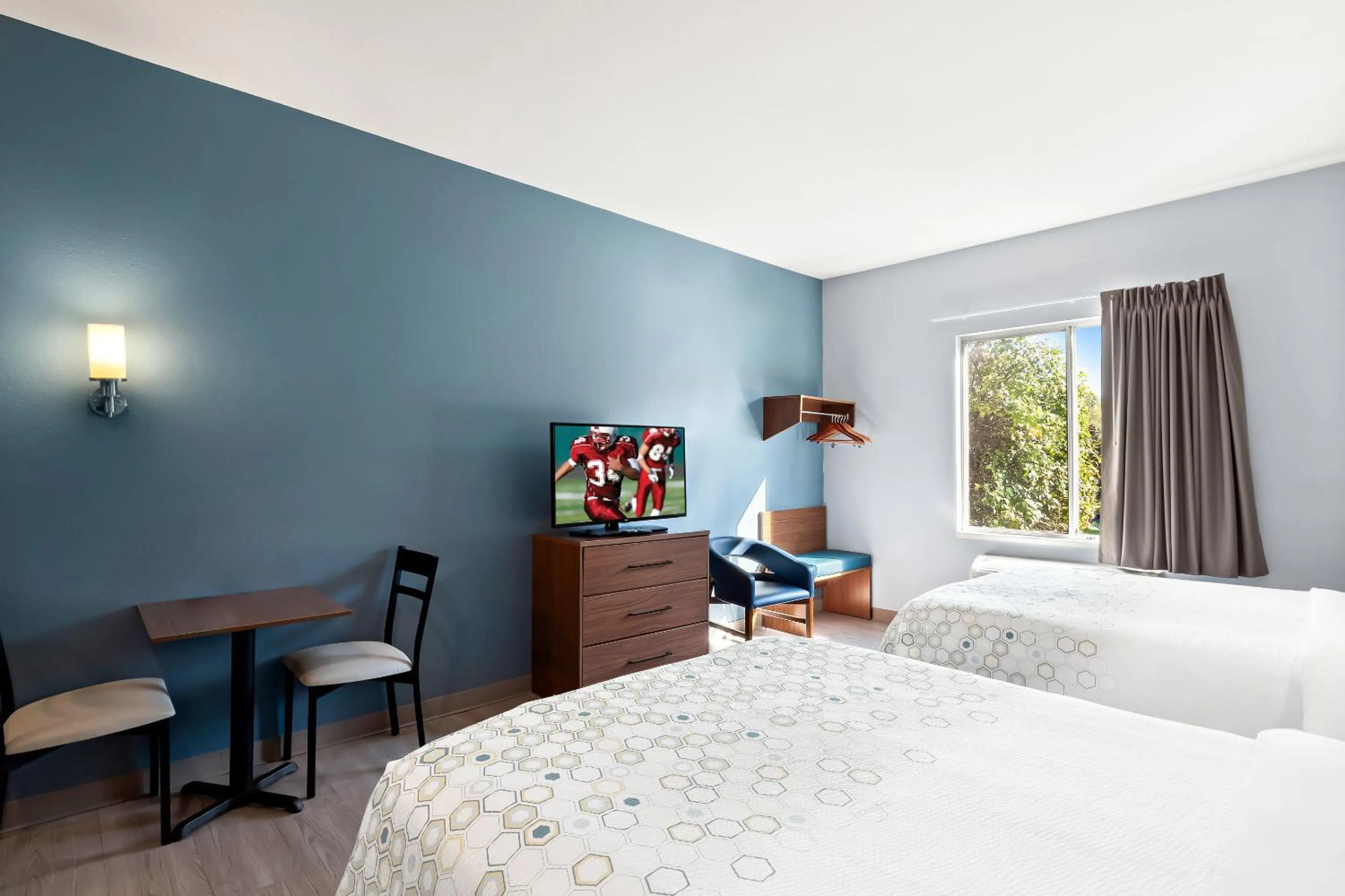 Photo of the whole room, Bed in HomeTowne Studios by Red Roof East Lansing - Okemos