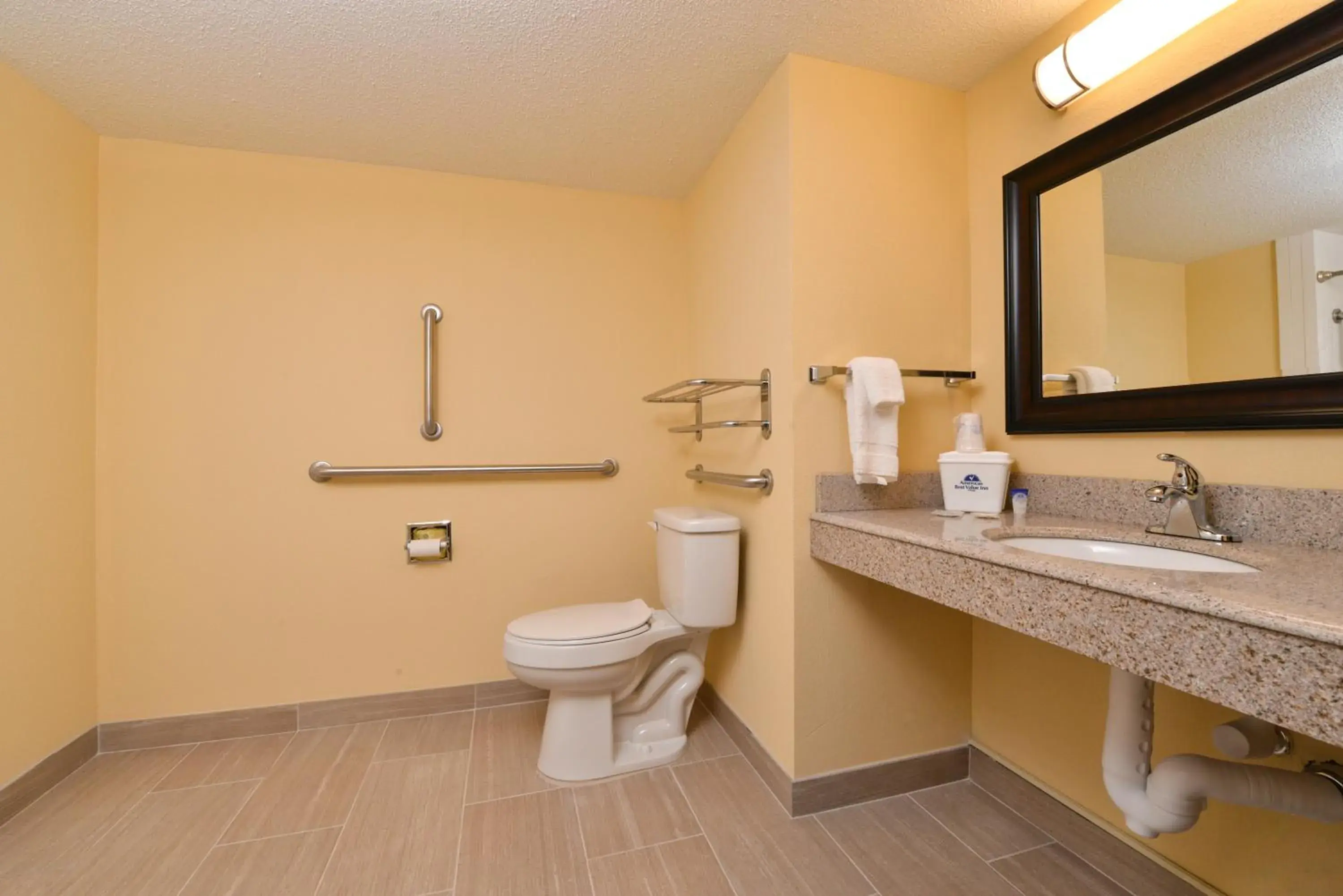 Queen Room - Disability Access in Americas Best Value Inn Tupelo Barnes Crossing Queen Room - Disability Access in Americas Best Value Inn Tupelo Barnes Crossing