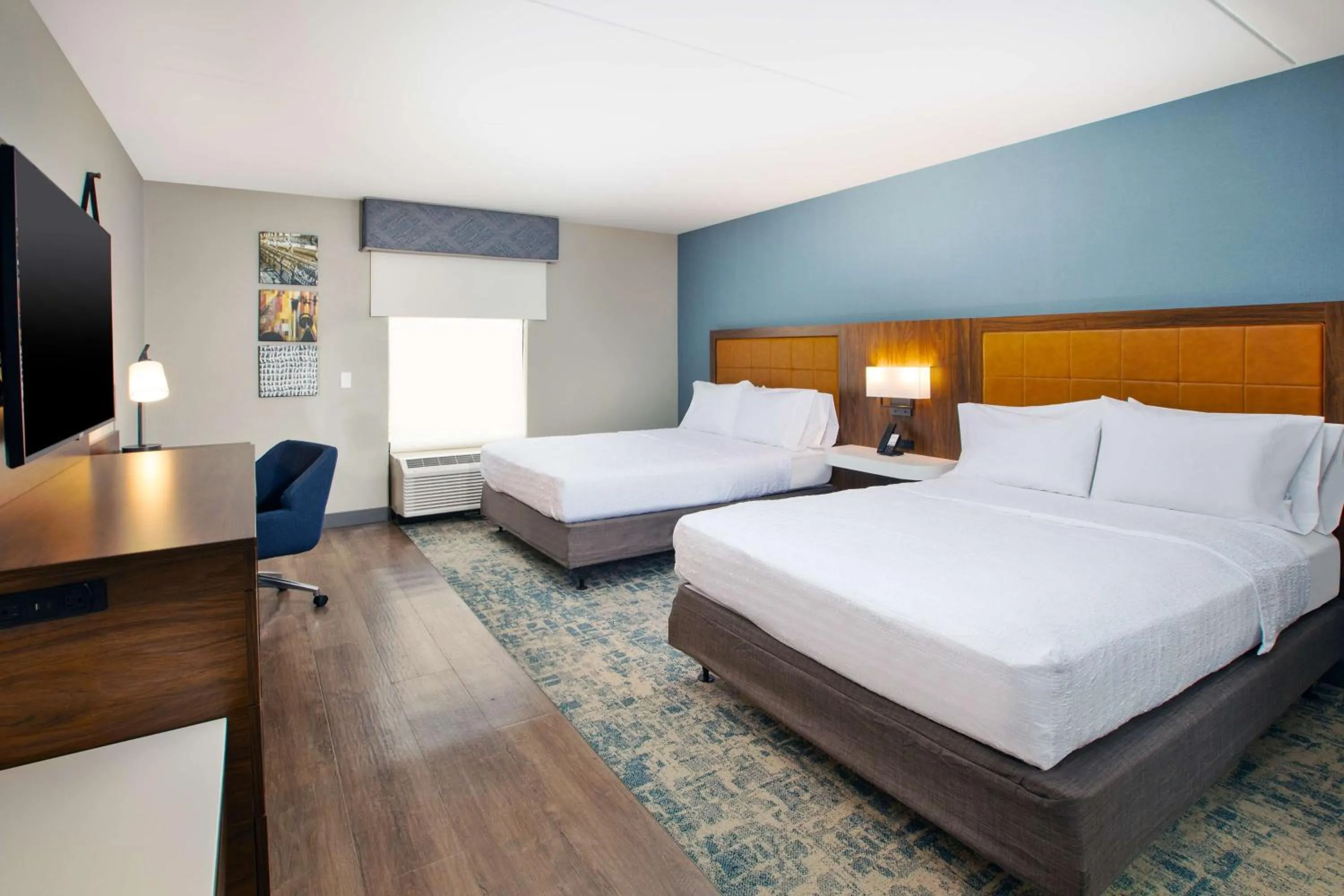 Bed in Hampton Inn & Suites Spartanburg-I-26-Westgate Mall