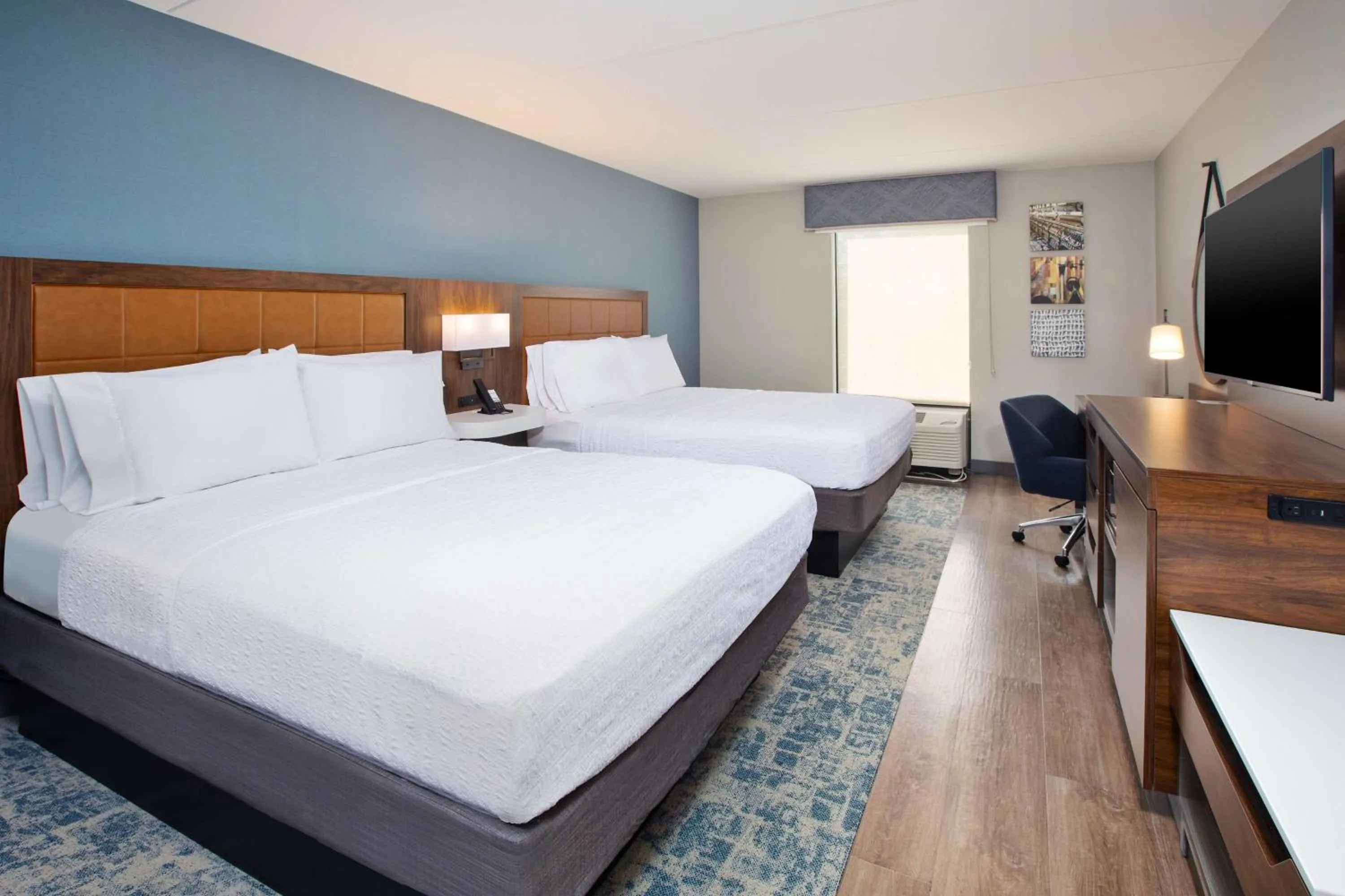 Bed in Hampton Inn & Suites Spartanburg-I-26-Westgate Mall