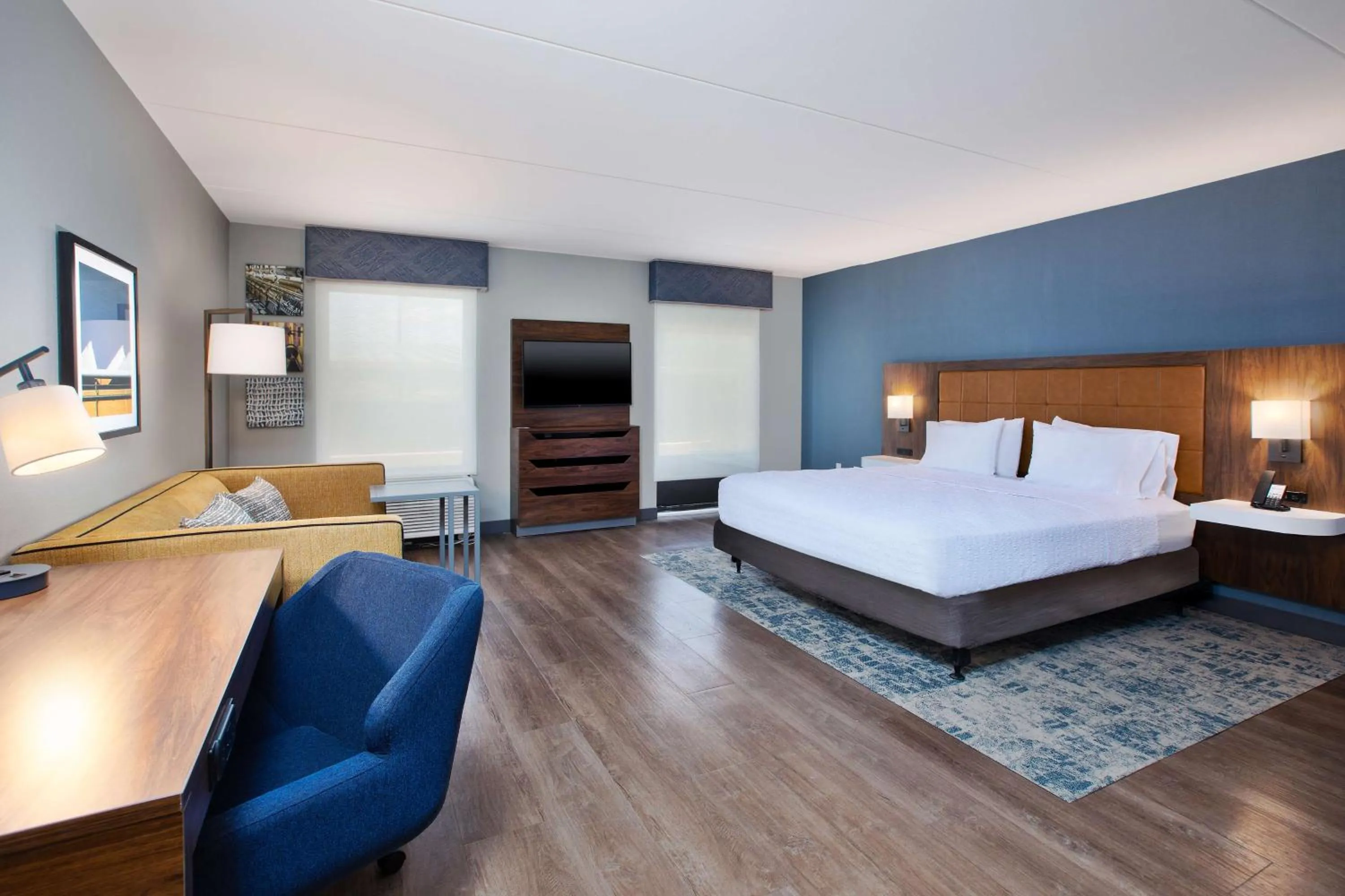 Living room, Bed in Hampton Inn & Suites Spartanburg-I-26-Westgate Mall