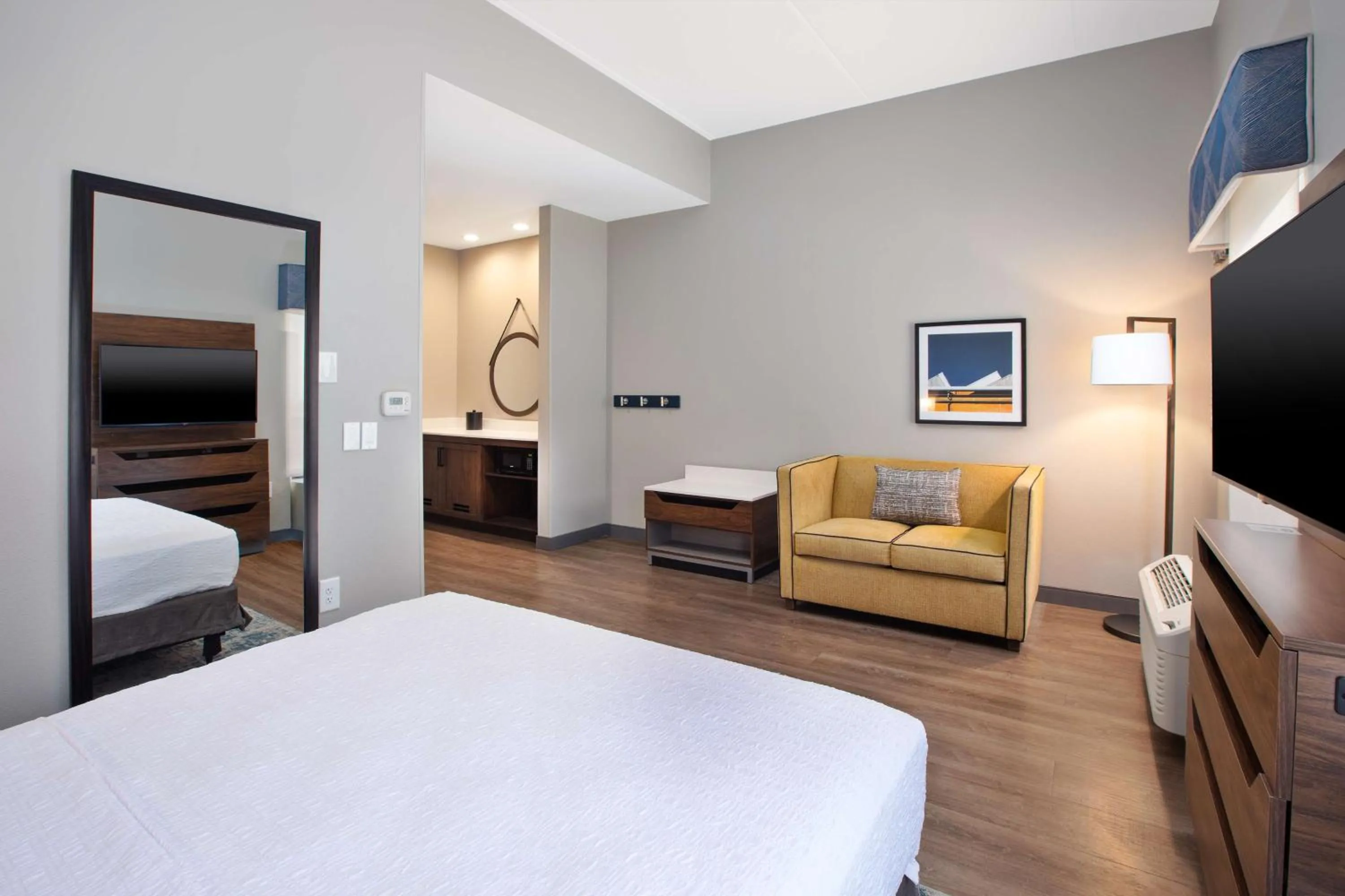 Bed in Hampton Inn & Suites Spartanburg-I-26-Westgate Mall