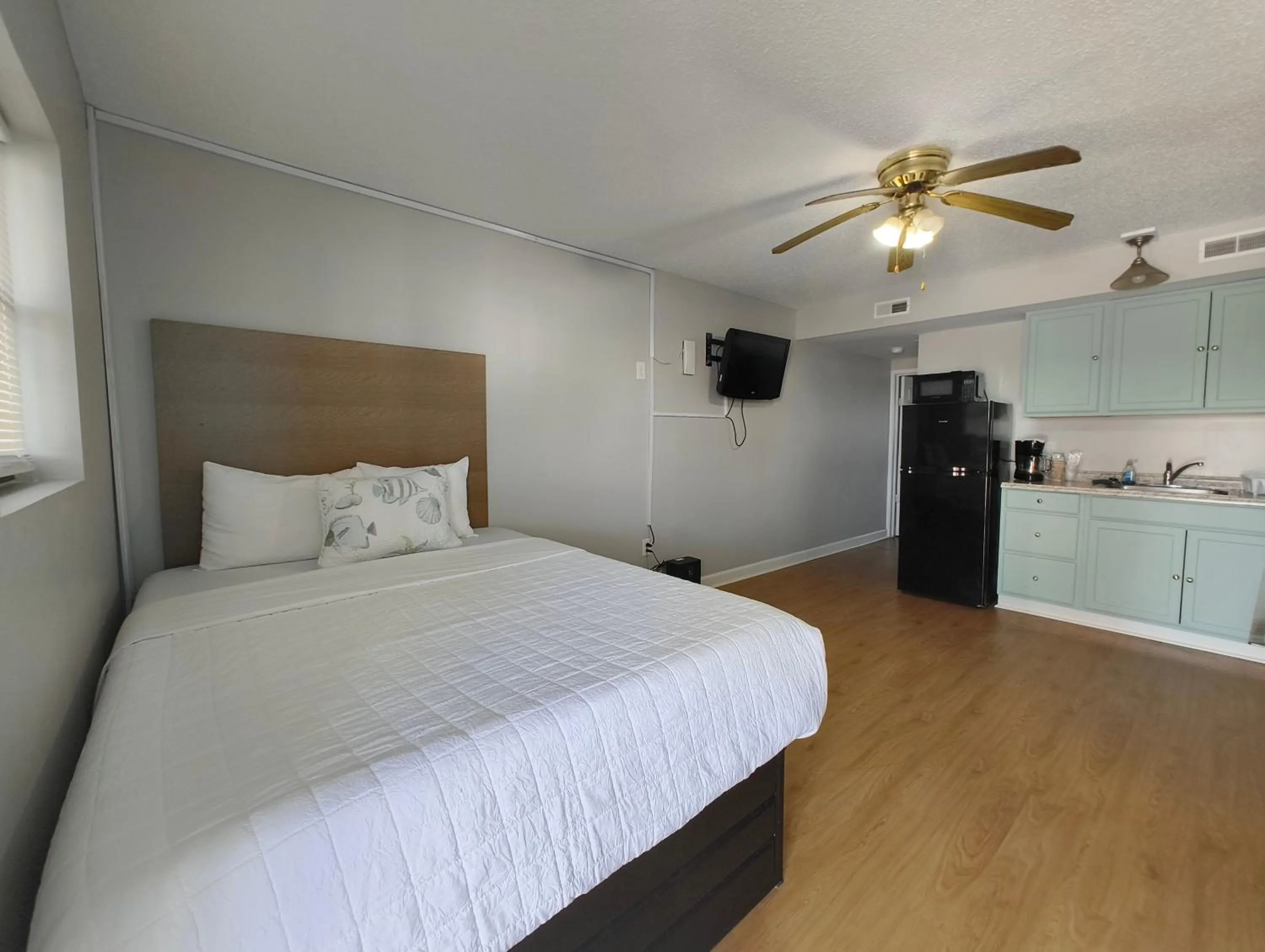 Bed in Sand Dollar Motel