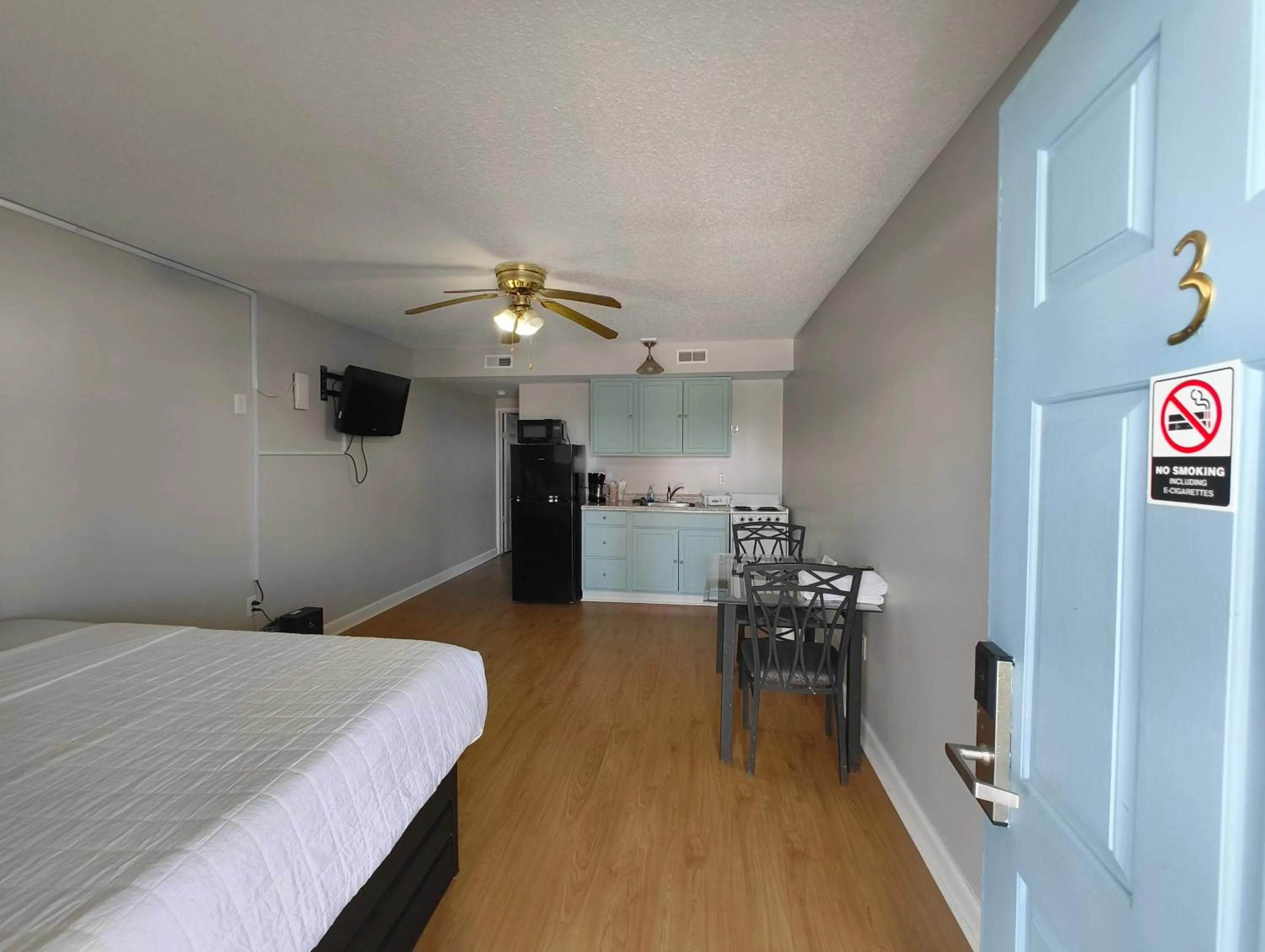 Bed in Sand Dollar Motel