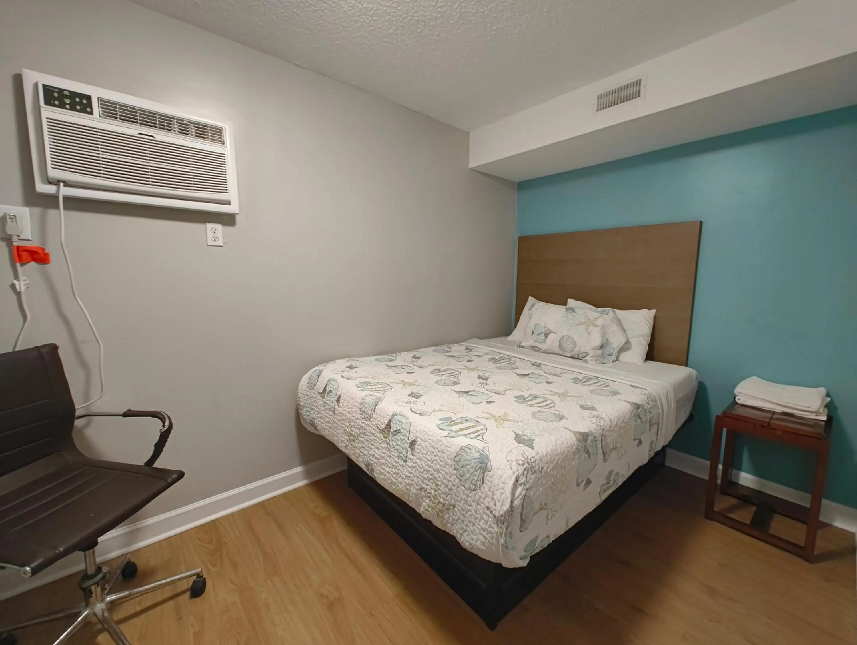 Bed in Sand Dollar Motel