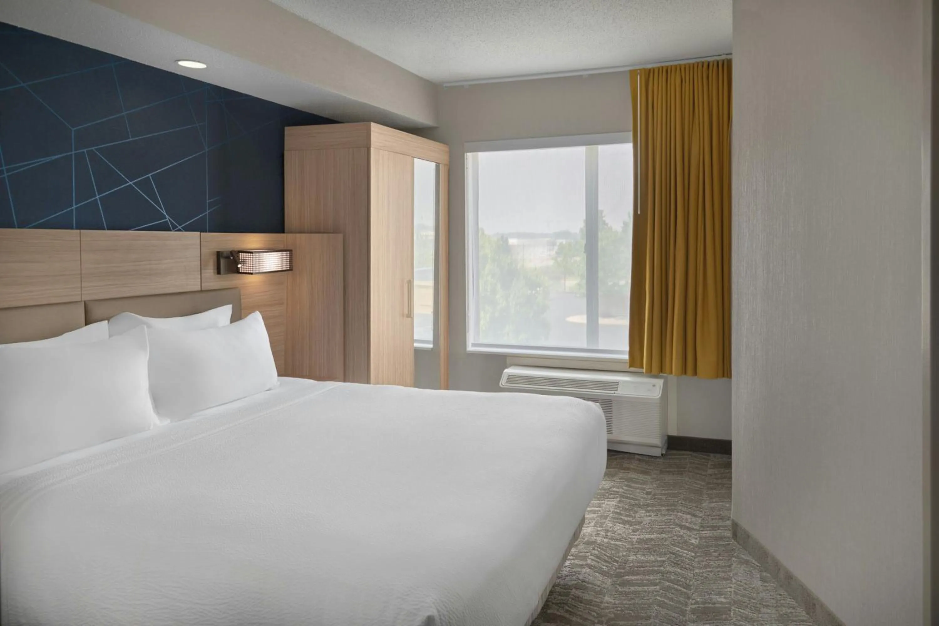 Bedroom, Bed in SpringHill Suites by Marriott Lansing