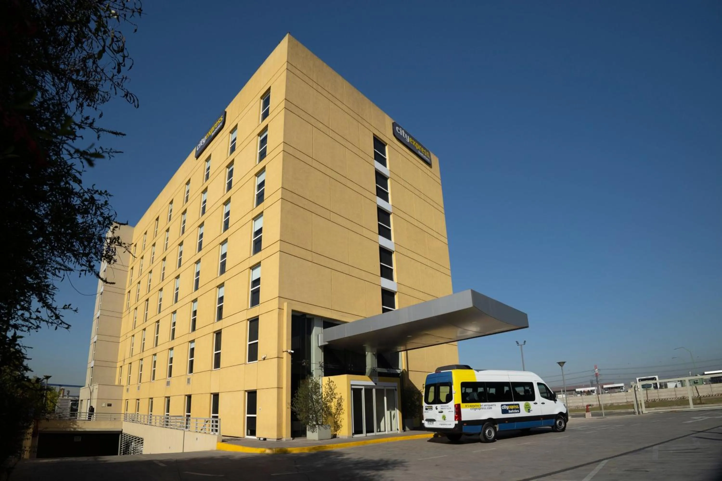 Property building in City Express by Marriott Santiago Aeropuerto