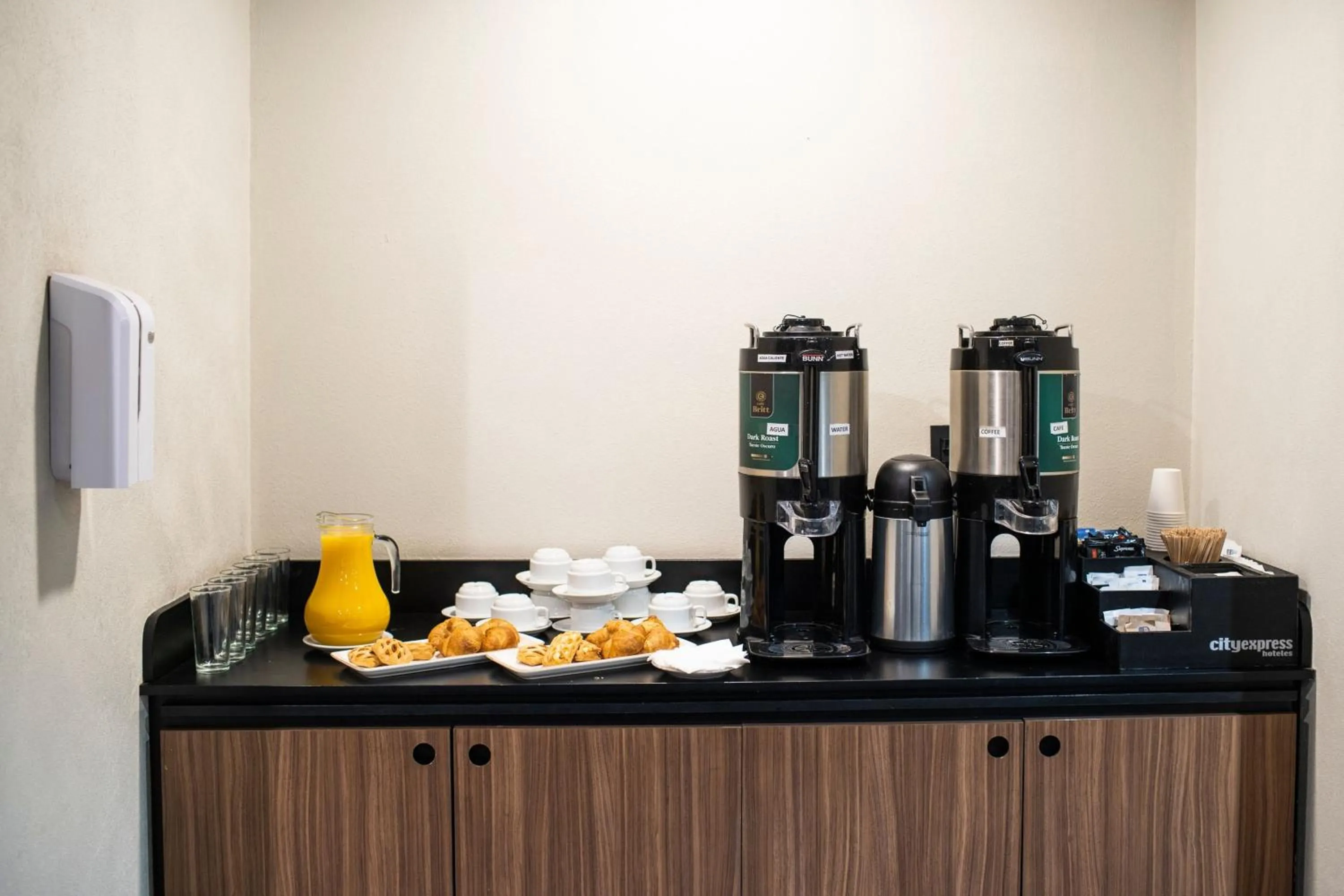 Restaurant/places to eat in City Express by Marriott Santiago Aeropuerto