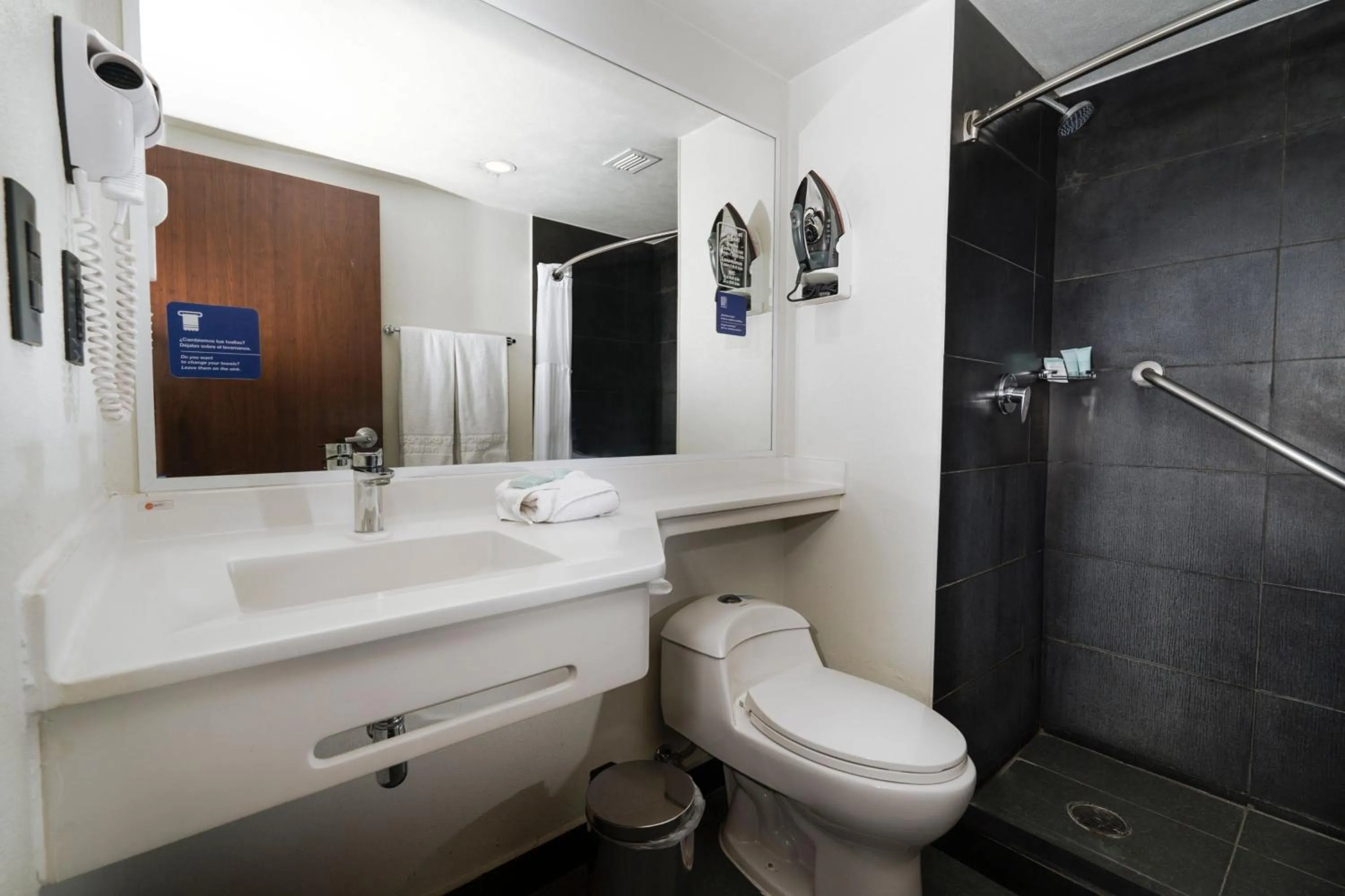 Bathroom in City Express by Marriott Santiago Aeropuerto