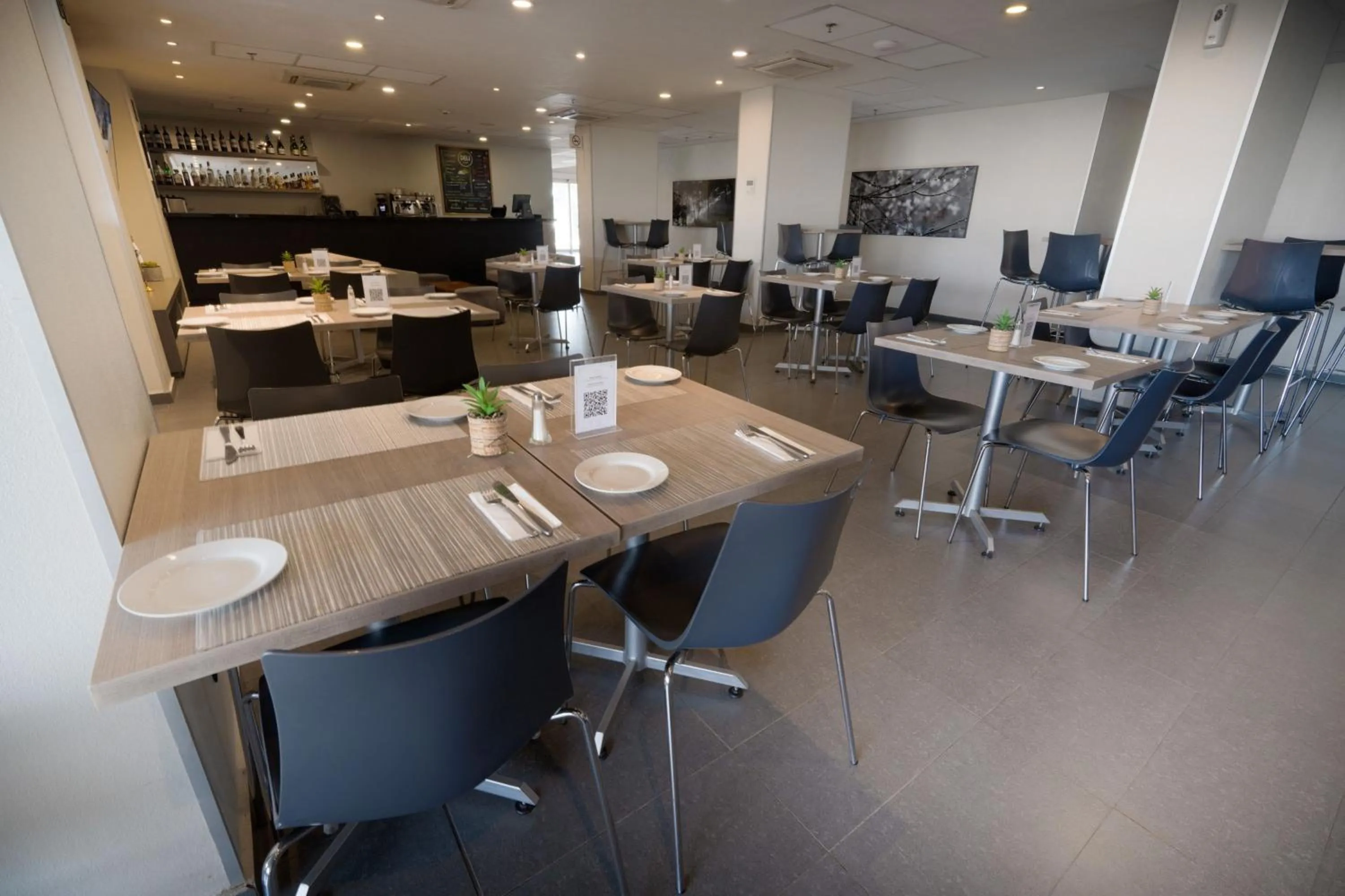 Restaurant/places to eat in City Express by Marriott Santiago Aeropuerto