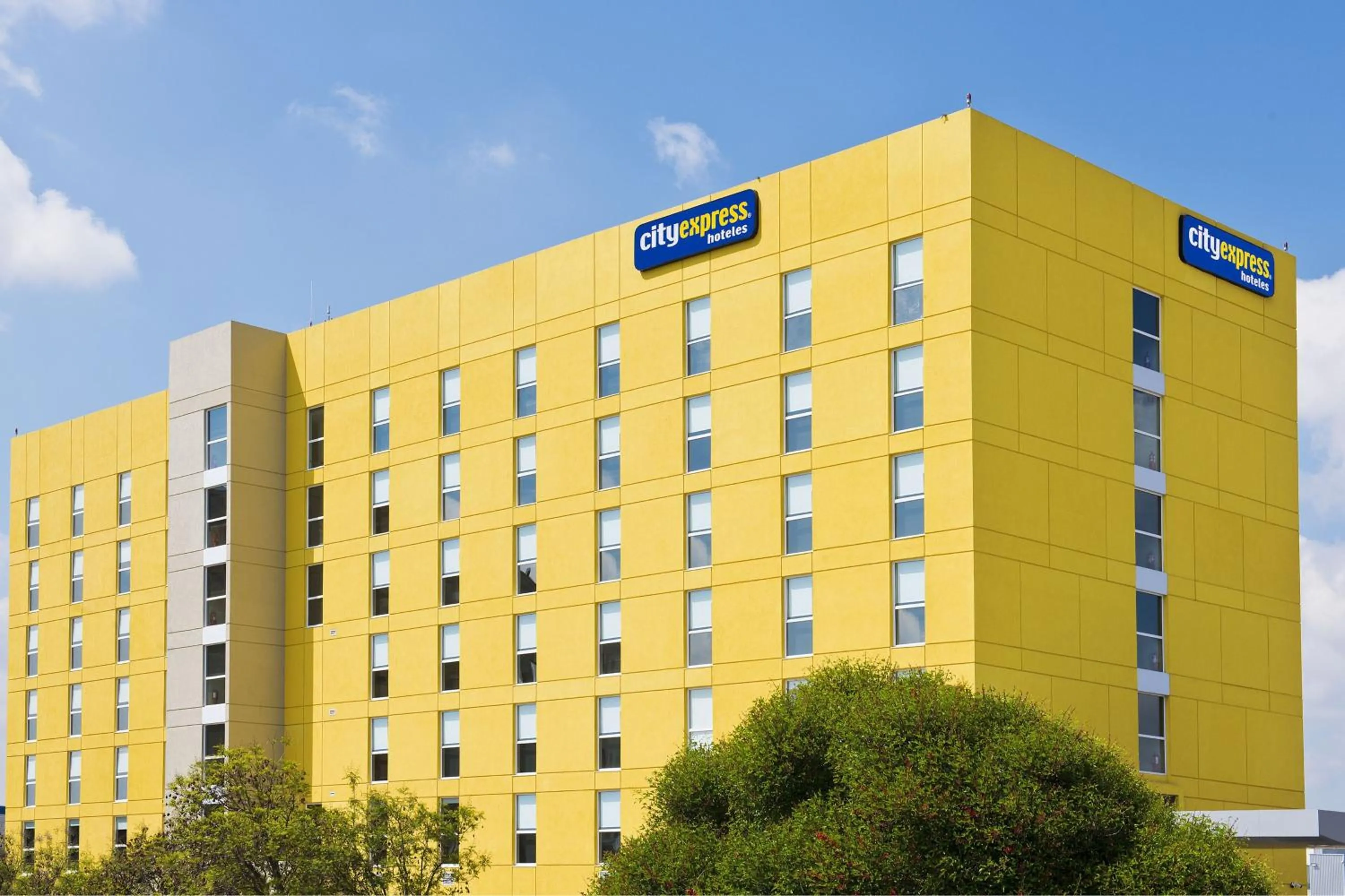 Property building in City Express by Marriott Santiago Aeropuerto