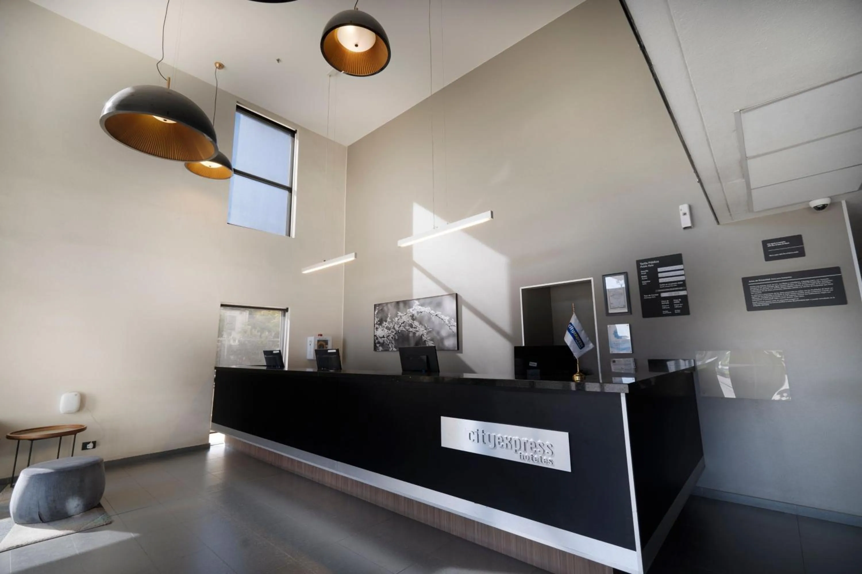 Lobby or reception in City Express by Marriott Santiago Aeropuerto