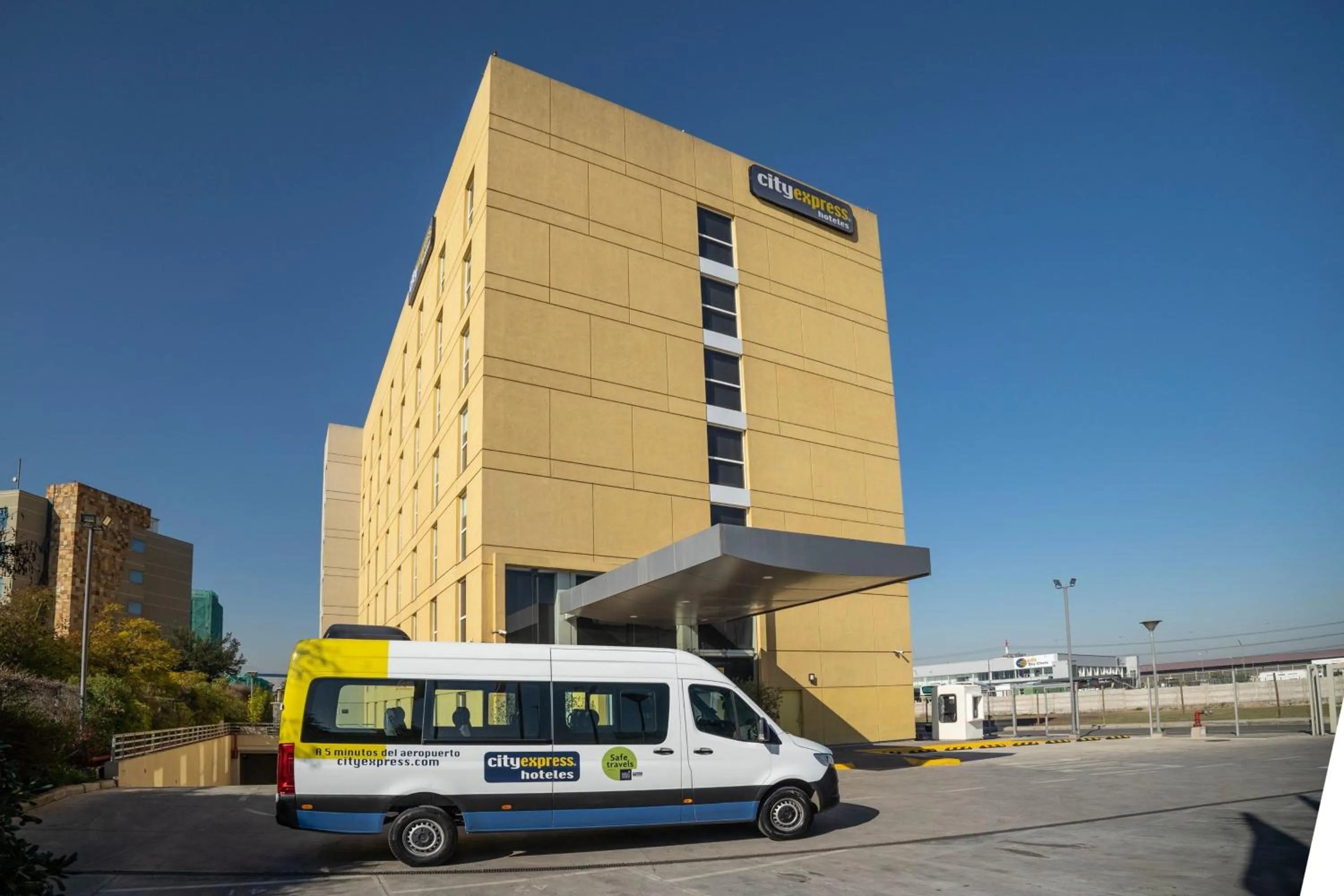 Property building in City Express by Marriott Santiago Aeropuerto