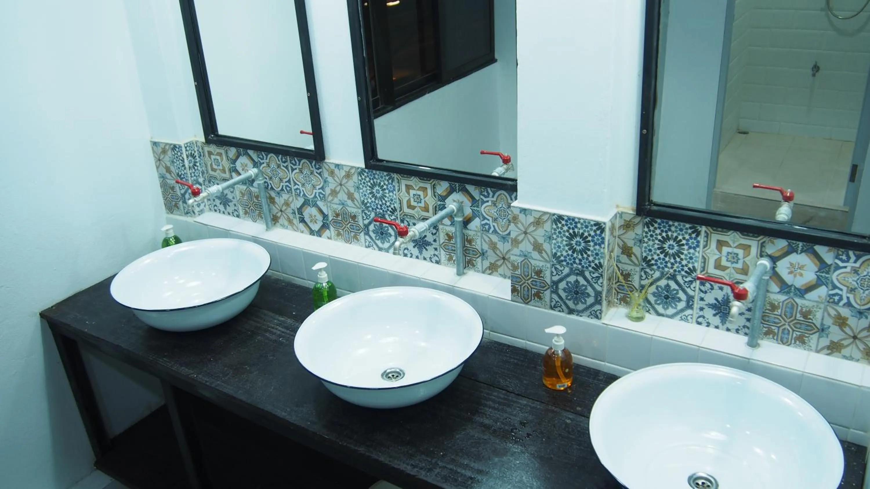 Bathroom in Dhub Hostel Donmueng