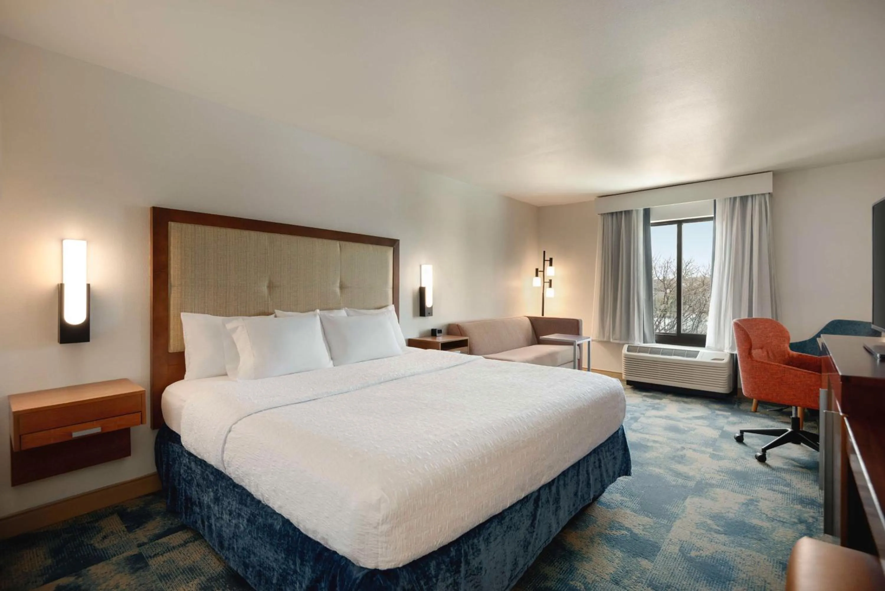 Living room, Bed in Hampton Inn & Suites San Marcos