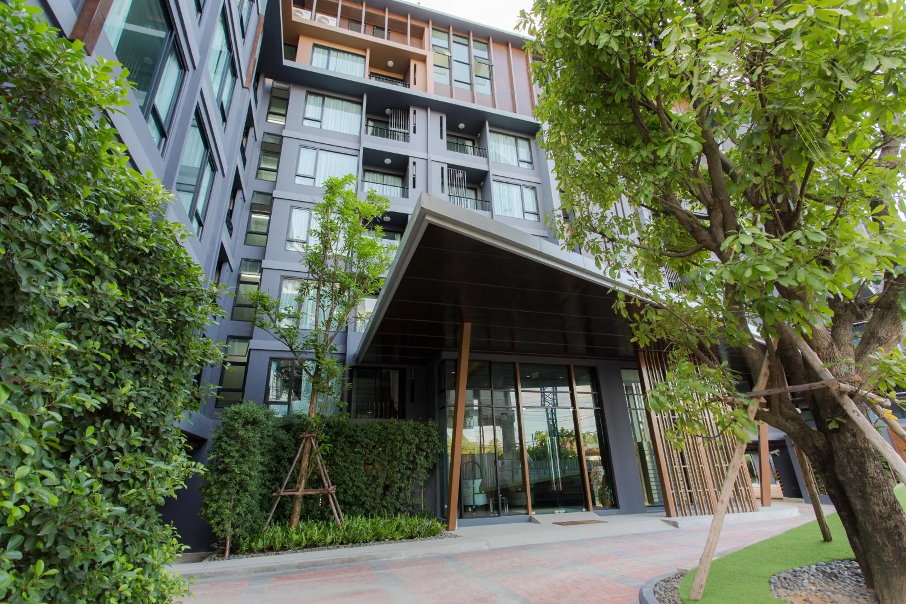 Property building in 6th Avenue Surin Beach - Official Account