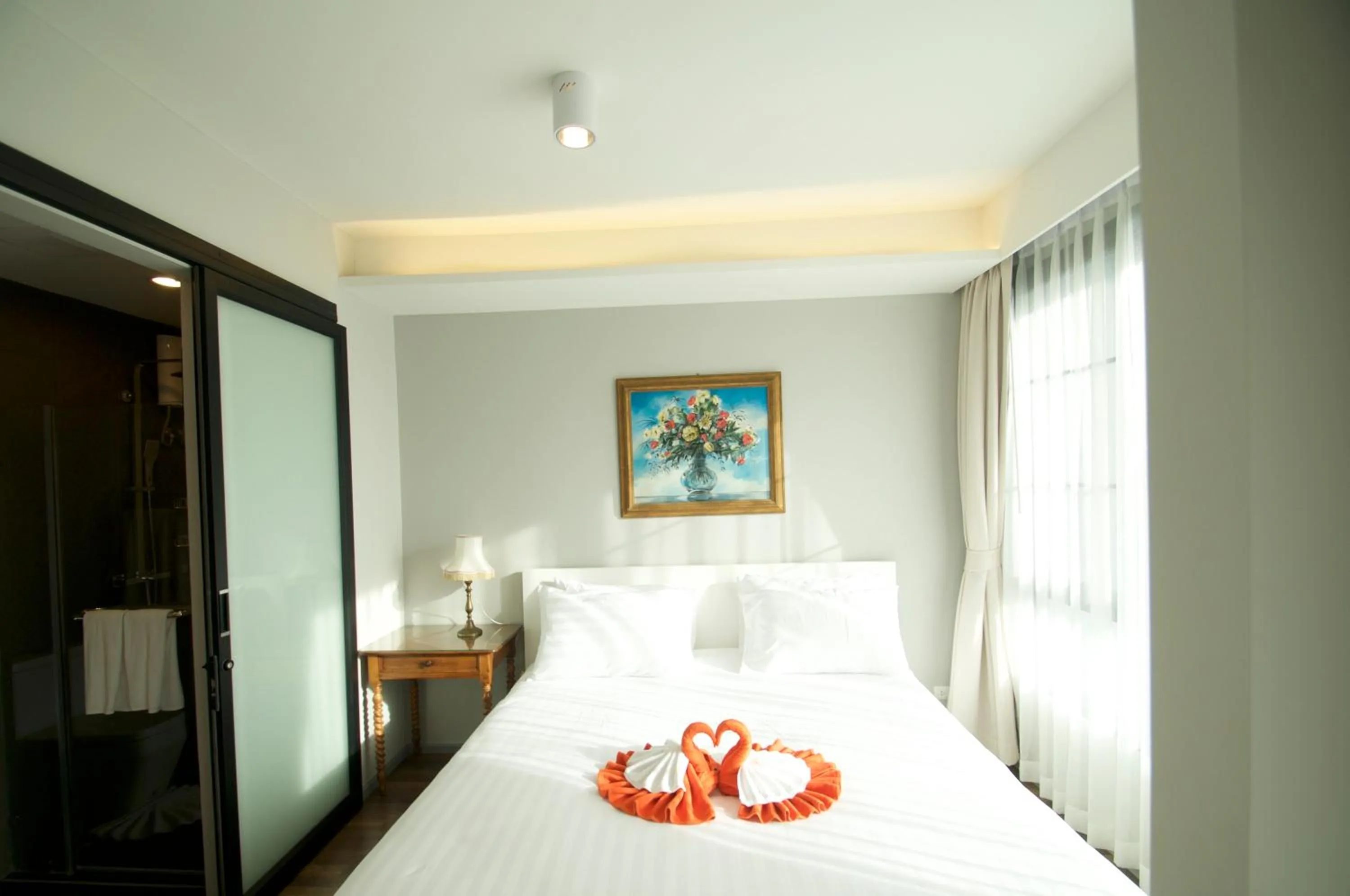 Bedroom, Bed in 6th Avenue Surin Beach - Official Account
