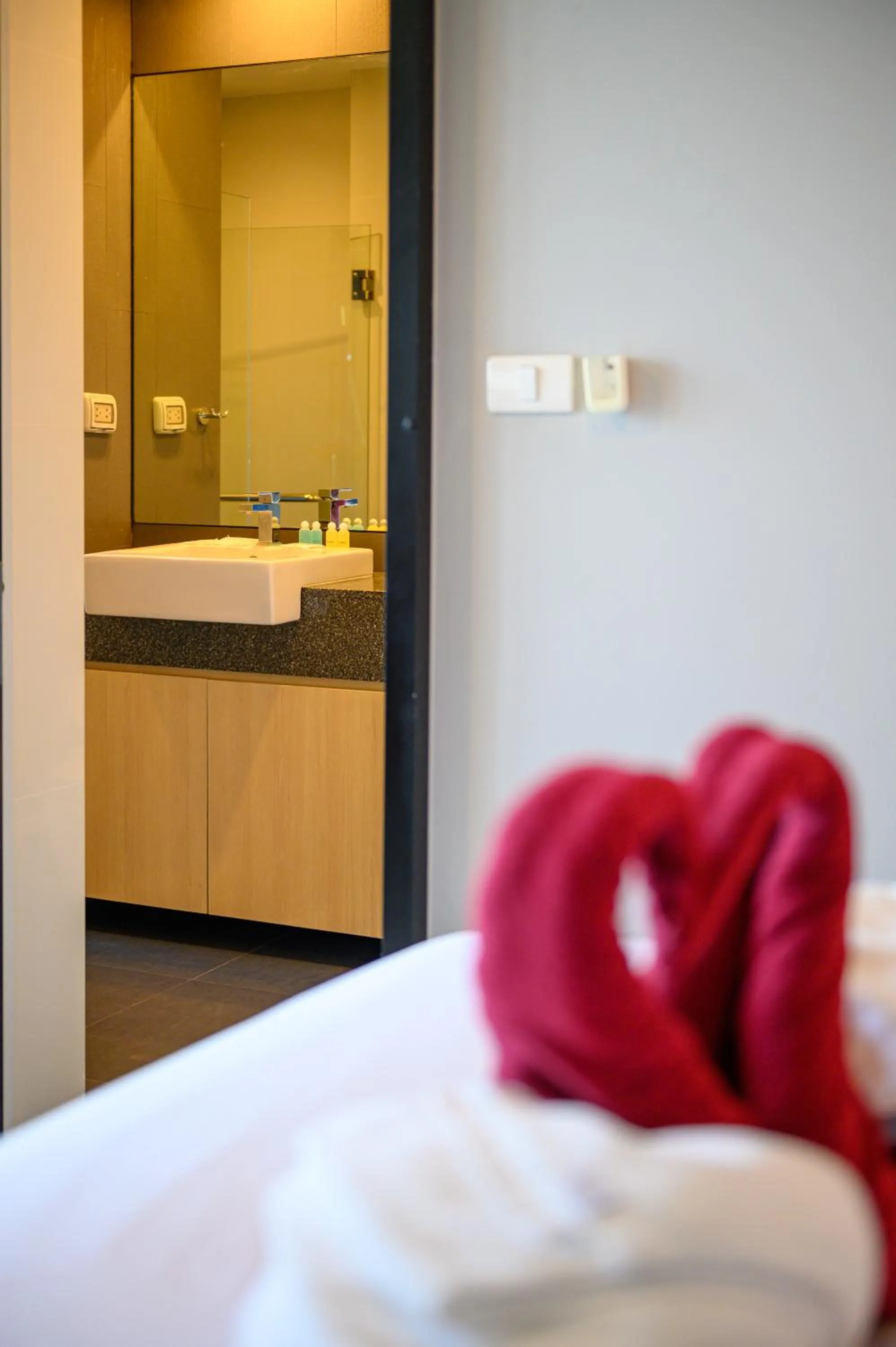 Bed in 6th Avenue Surin Beach - Official Account